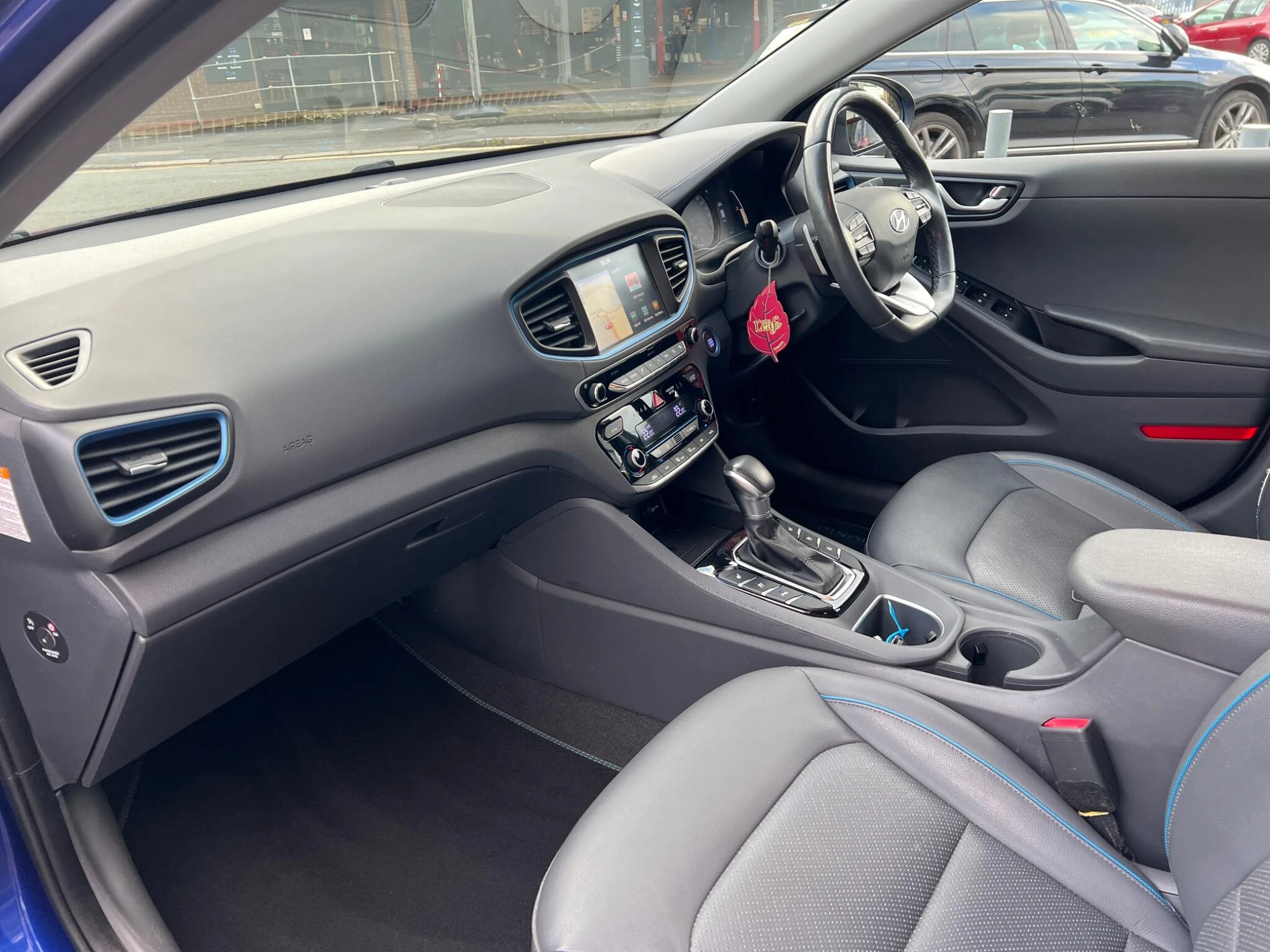 Vehicle image 16