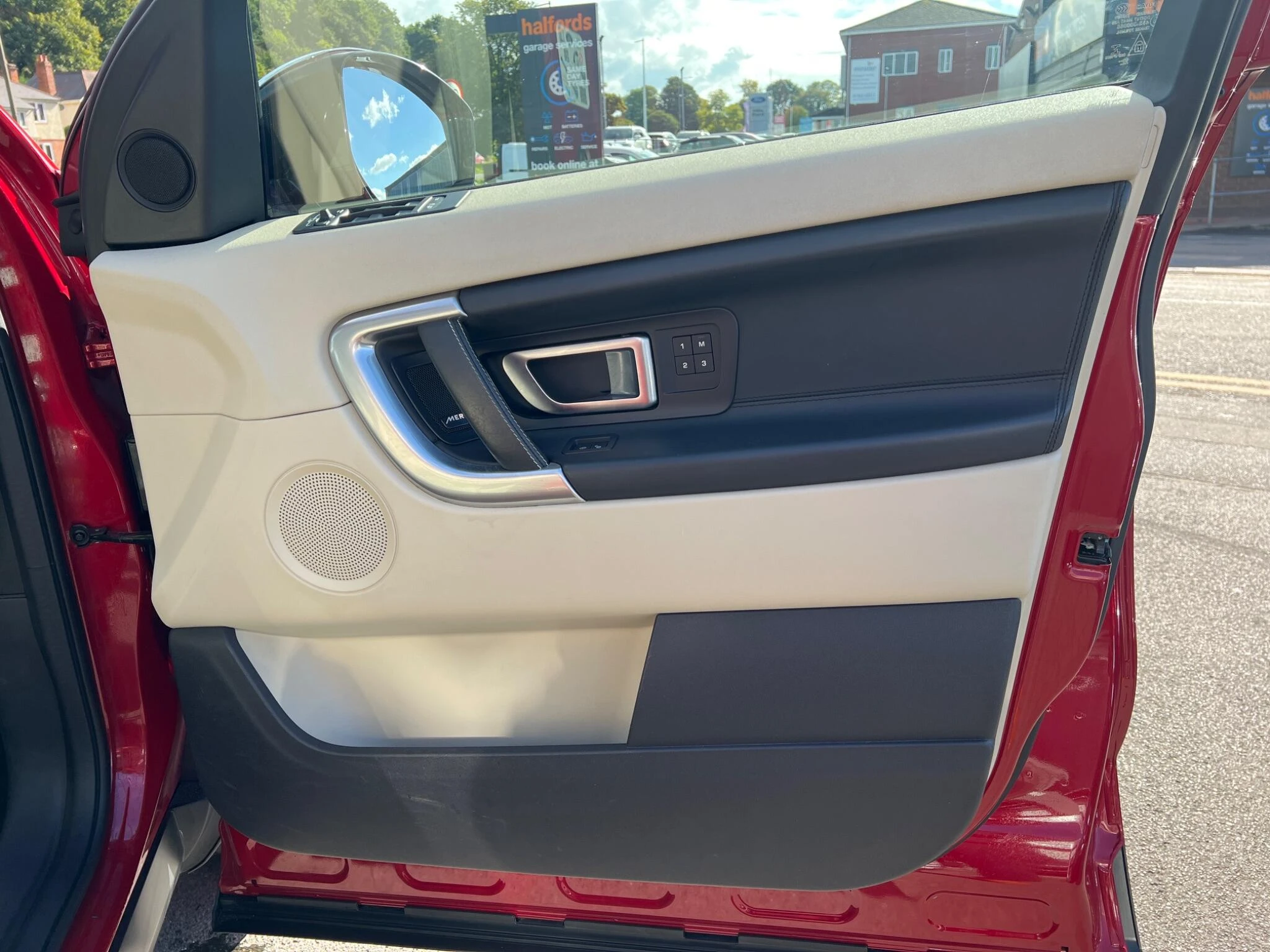 Vehicle image 31