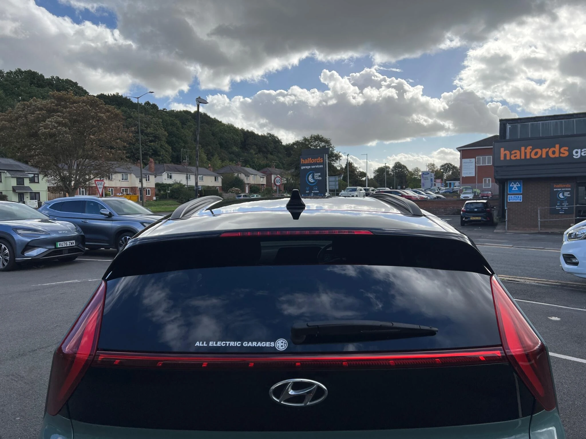 Vehicle image 10