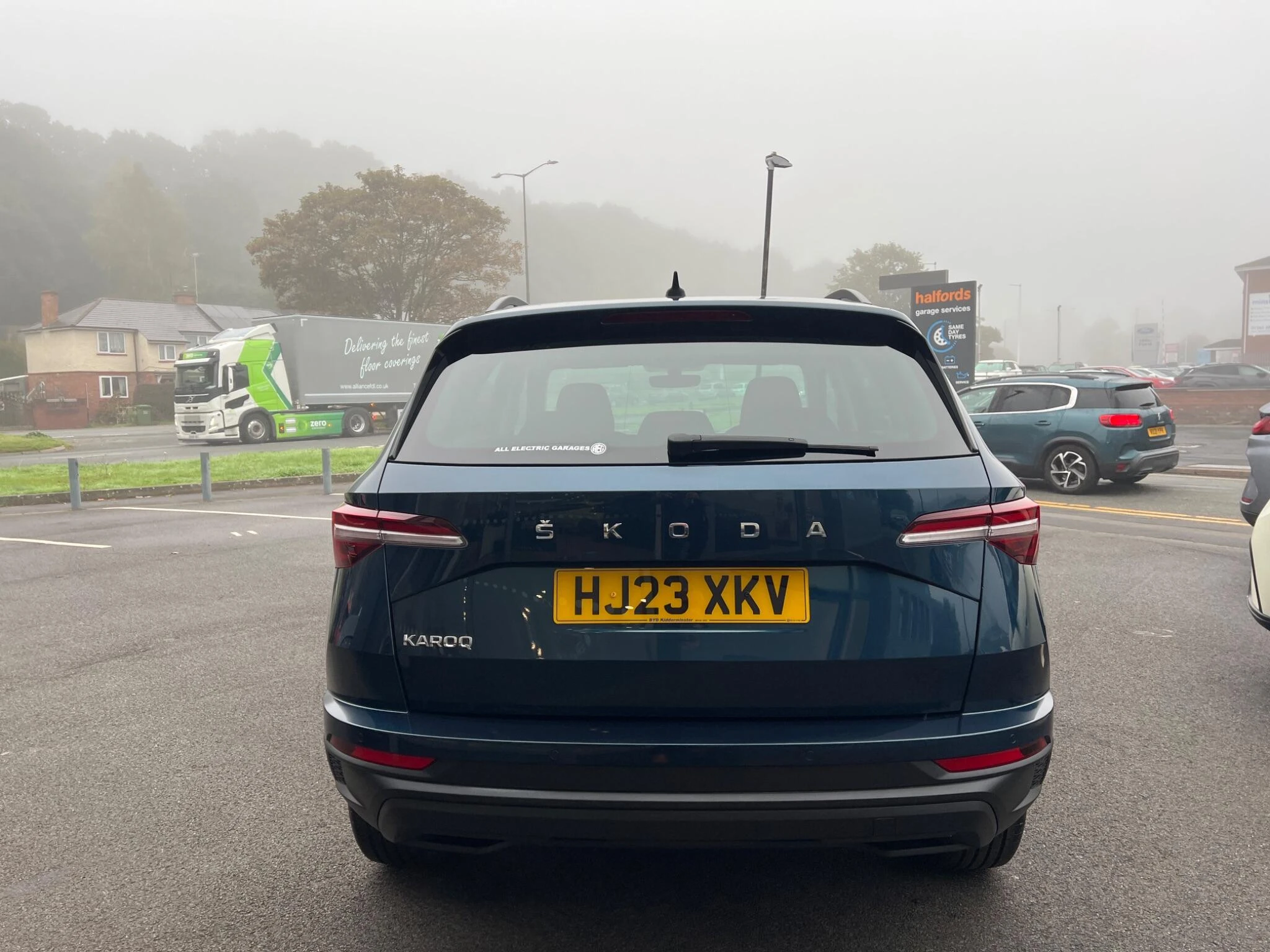Vehicle image 10