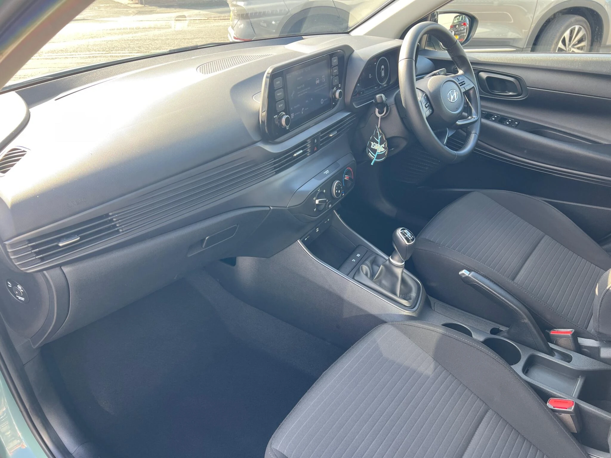Vehicle image 16