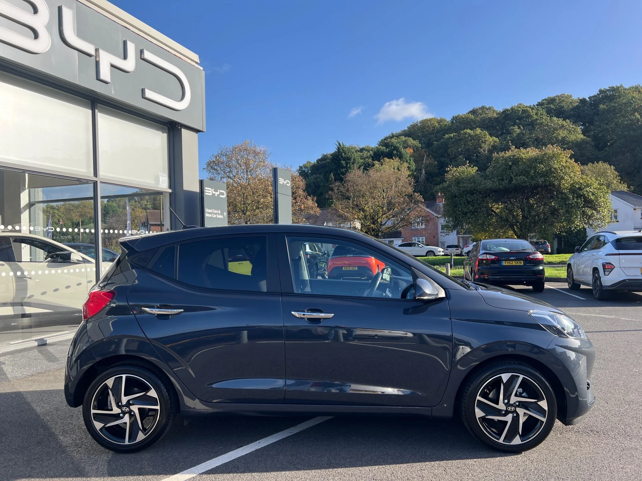 Vehicle image 14