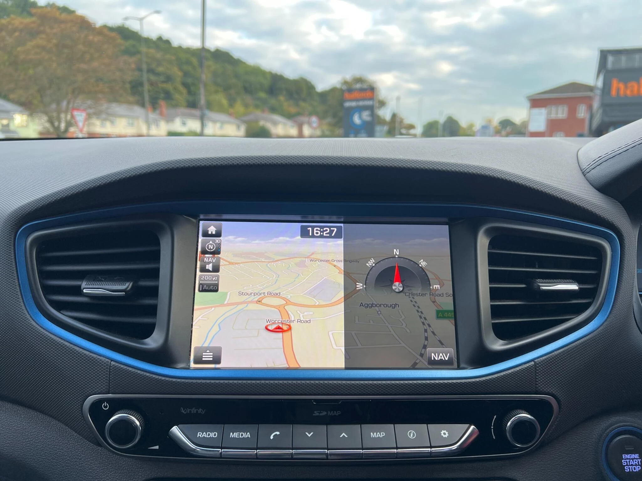 Vehicle image 32