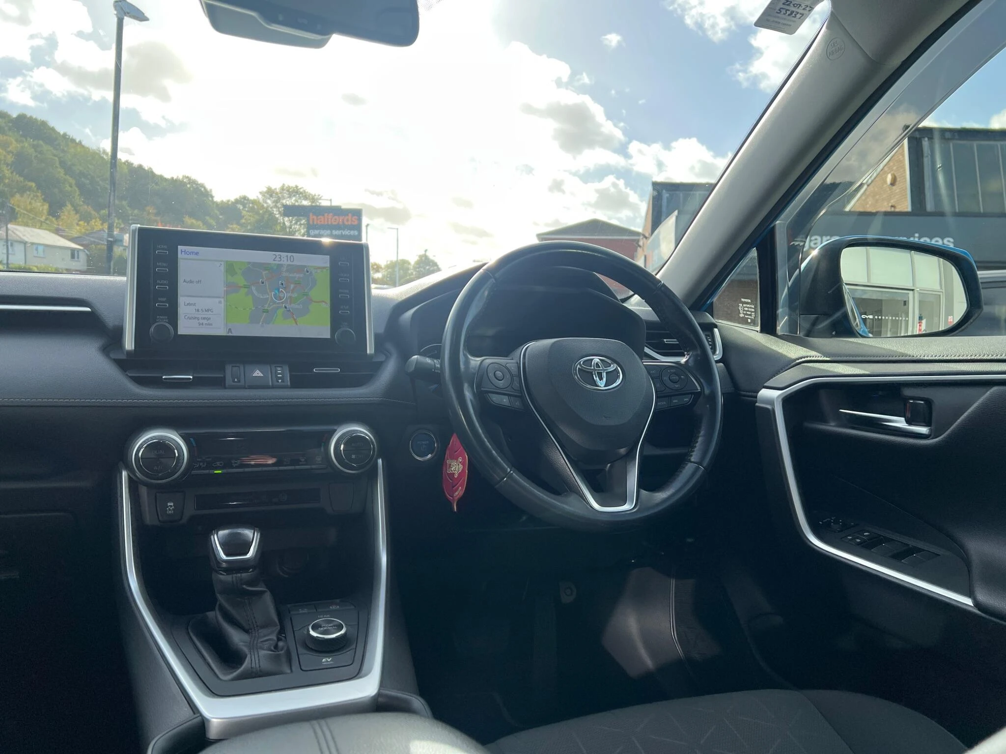 Vehicle image 15