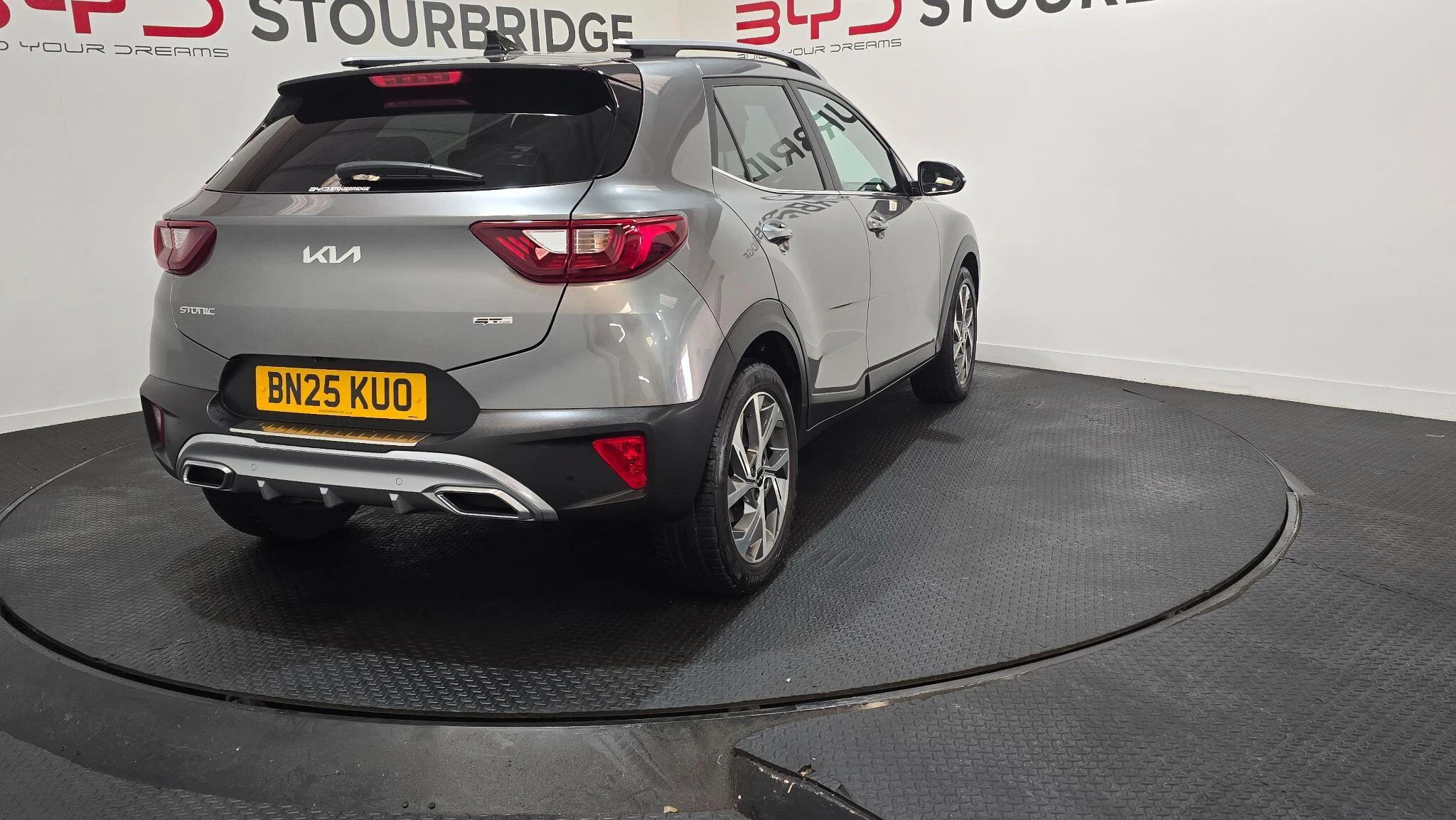 Vehicle image 14