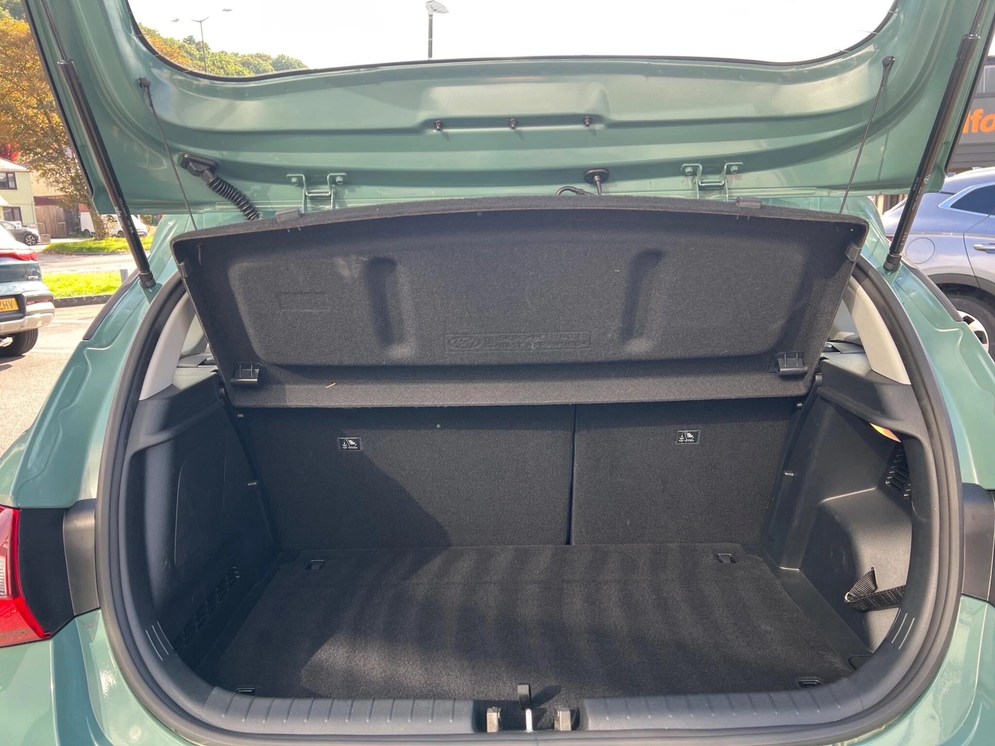 Vehicle image 37