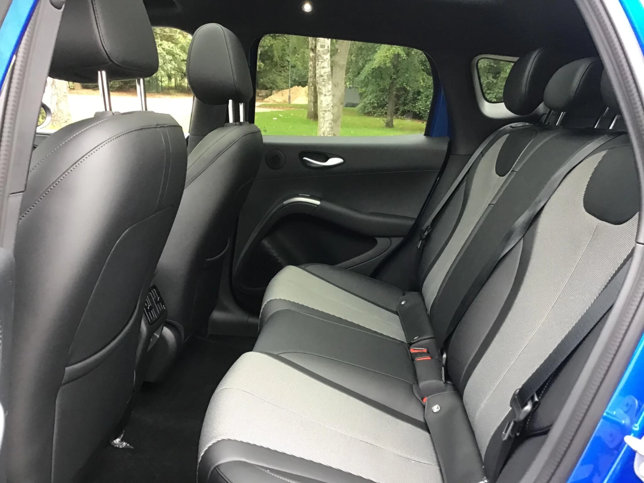 Vehicle image 21