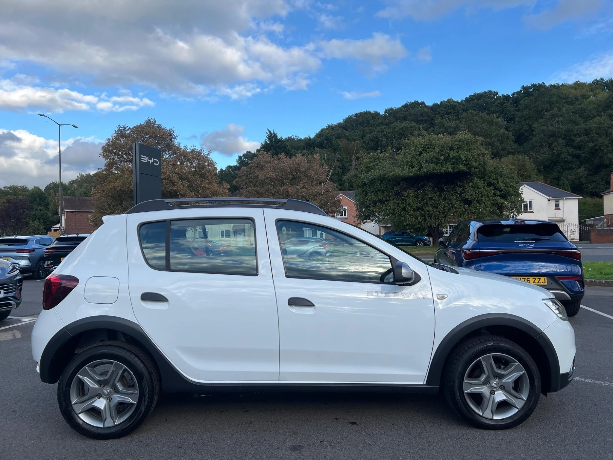 Vehicle image 16