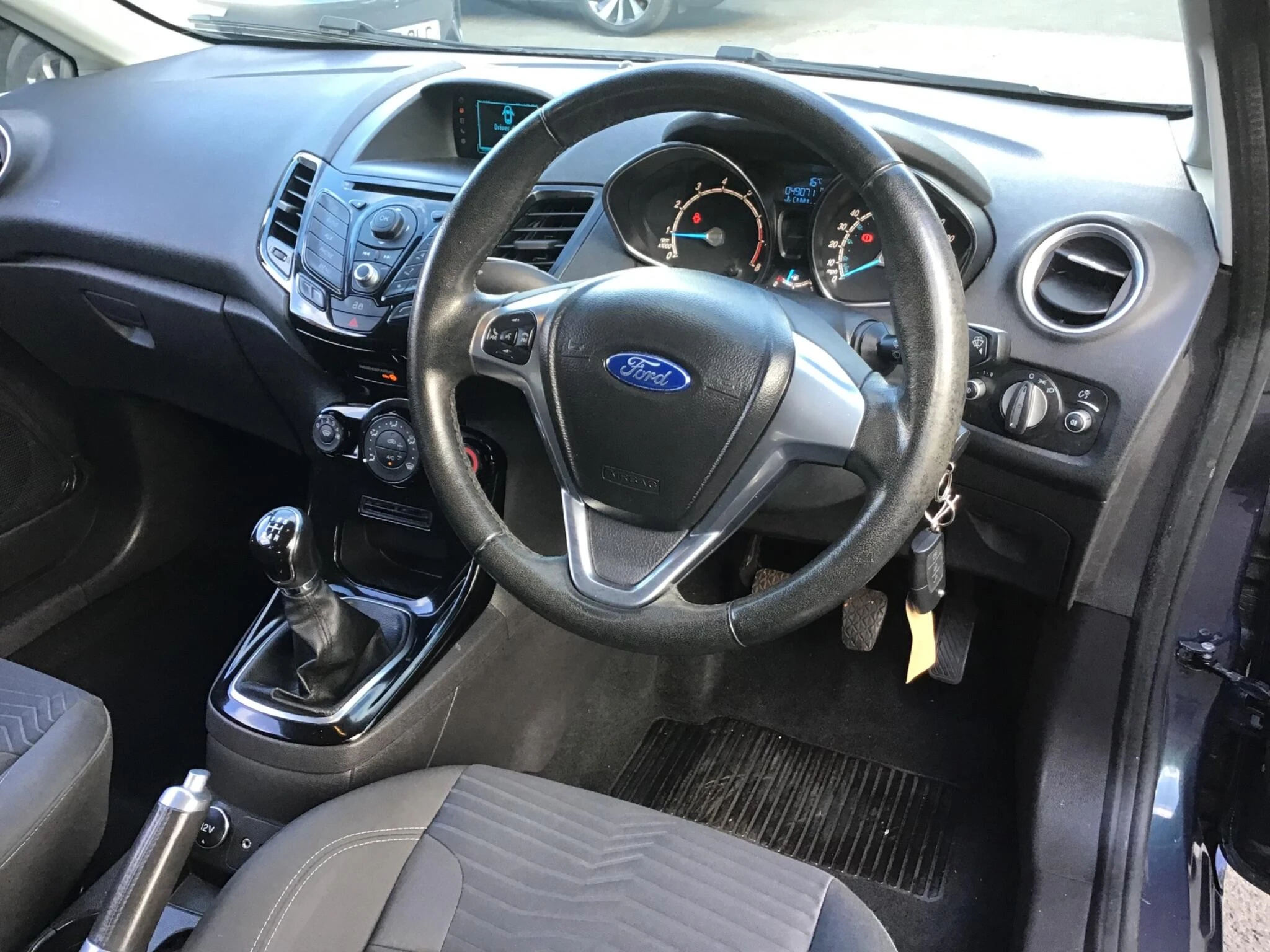 Vehicle image 25