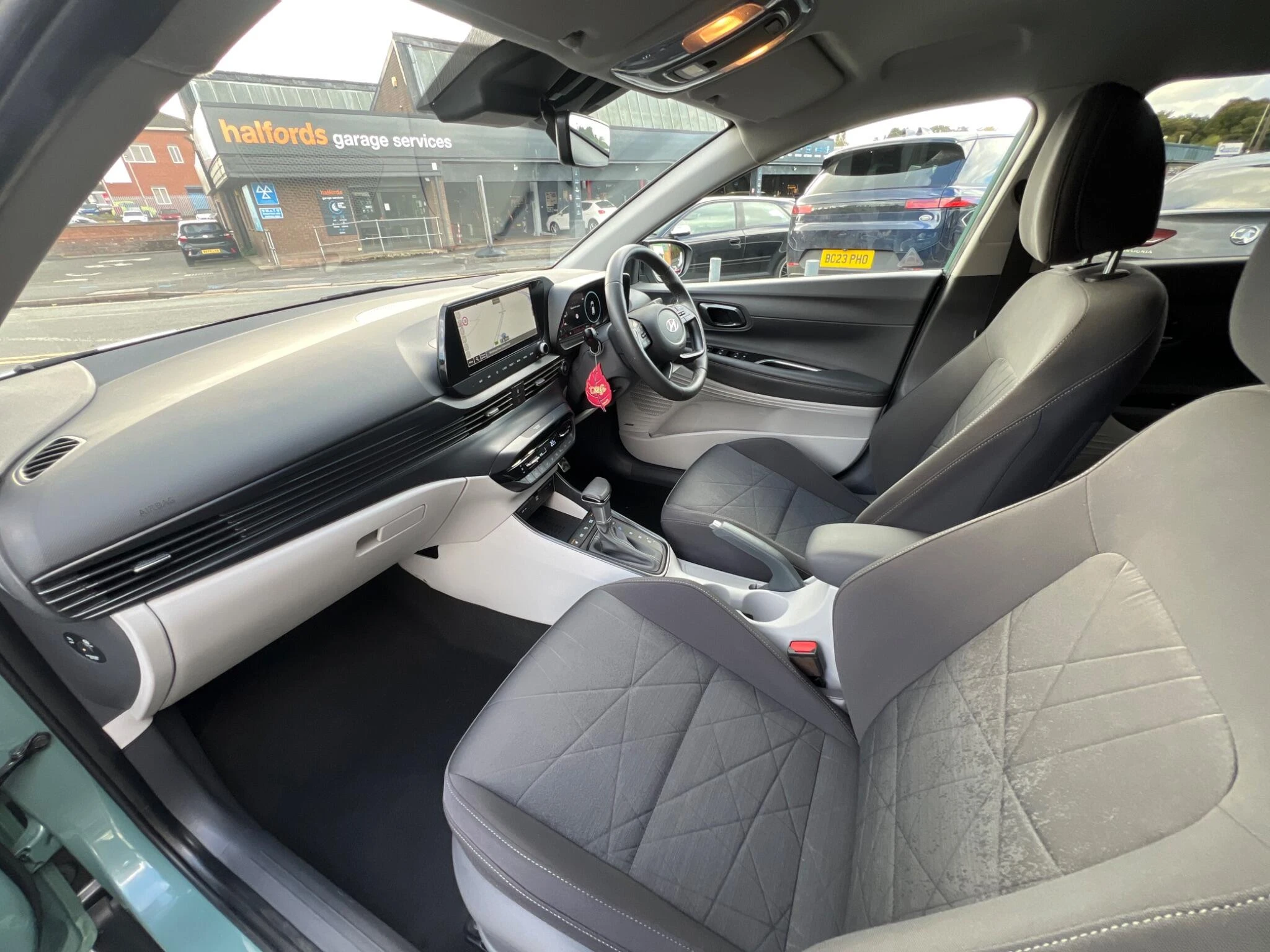 Vehicle image 48