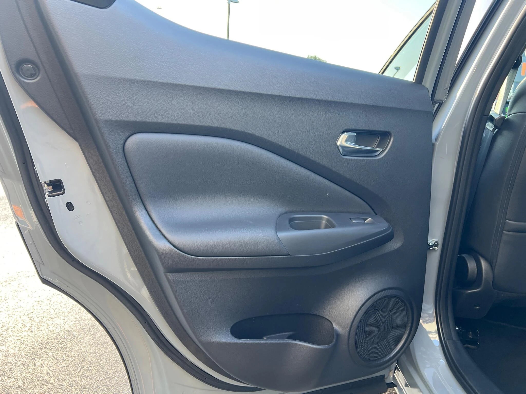 Vehicle image 32