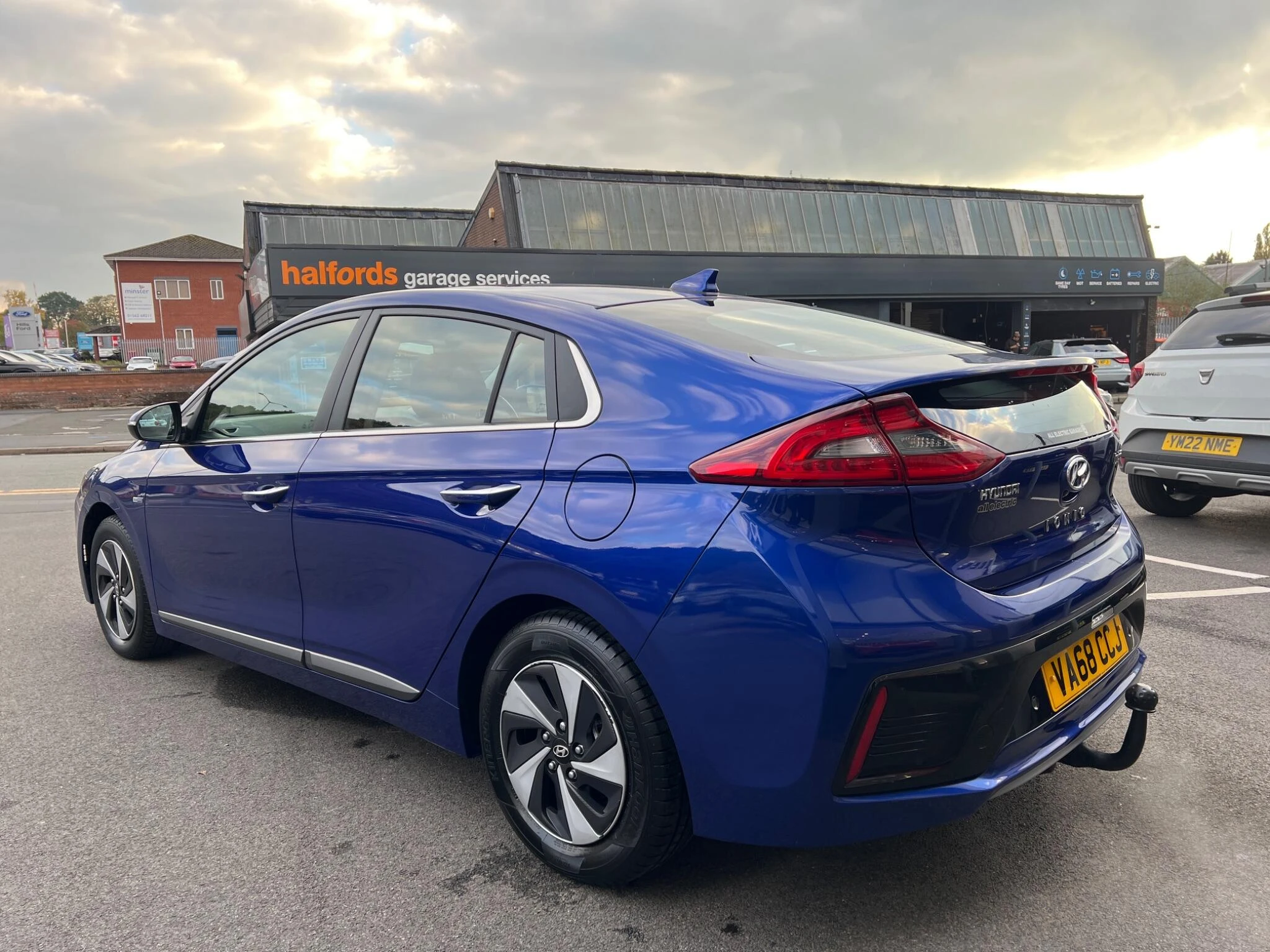 Vehicle image 4