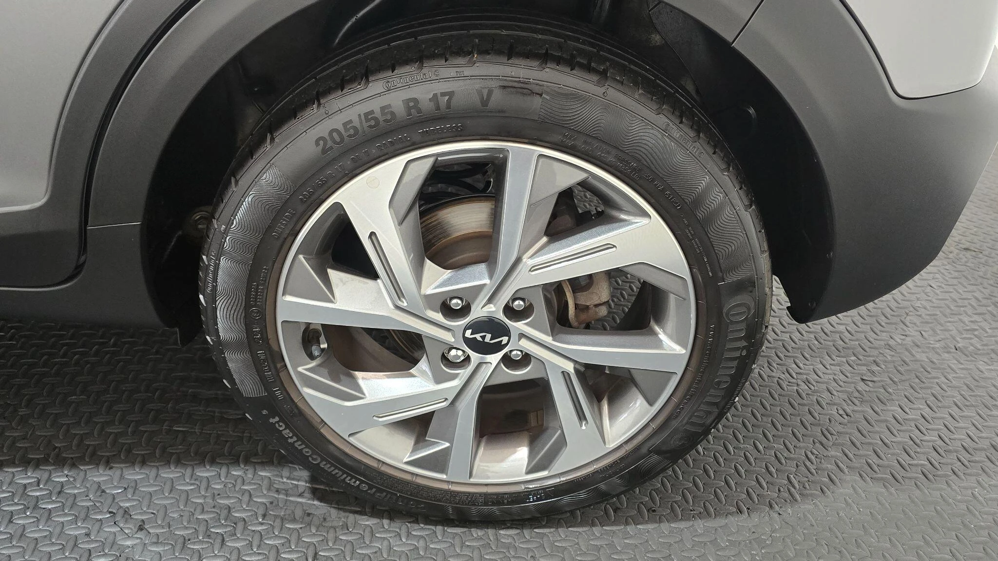 Vehicle image 32