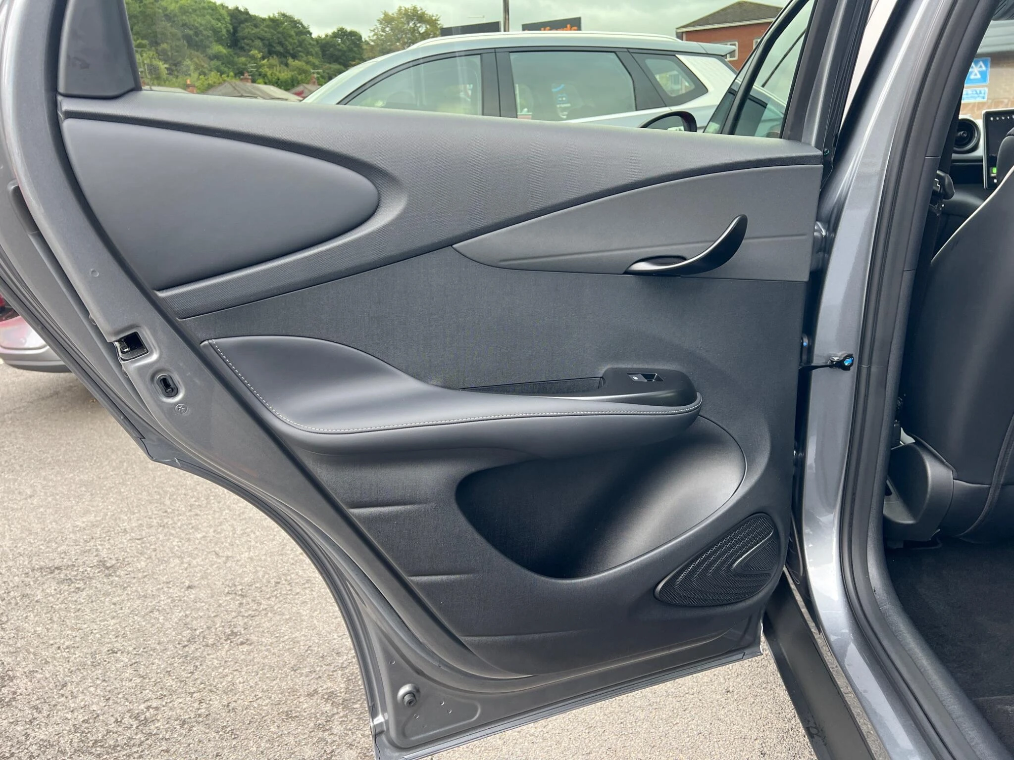 Vehicle image 25