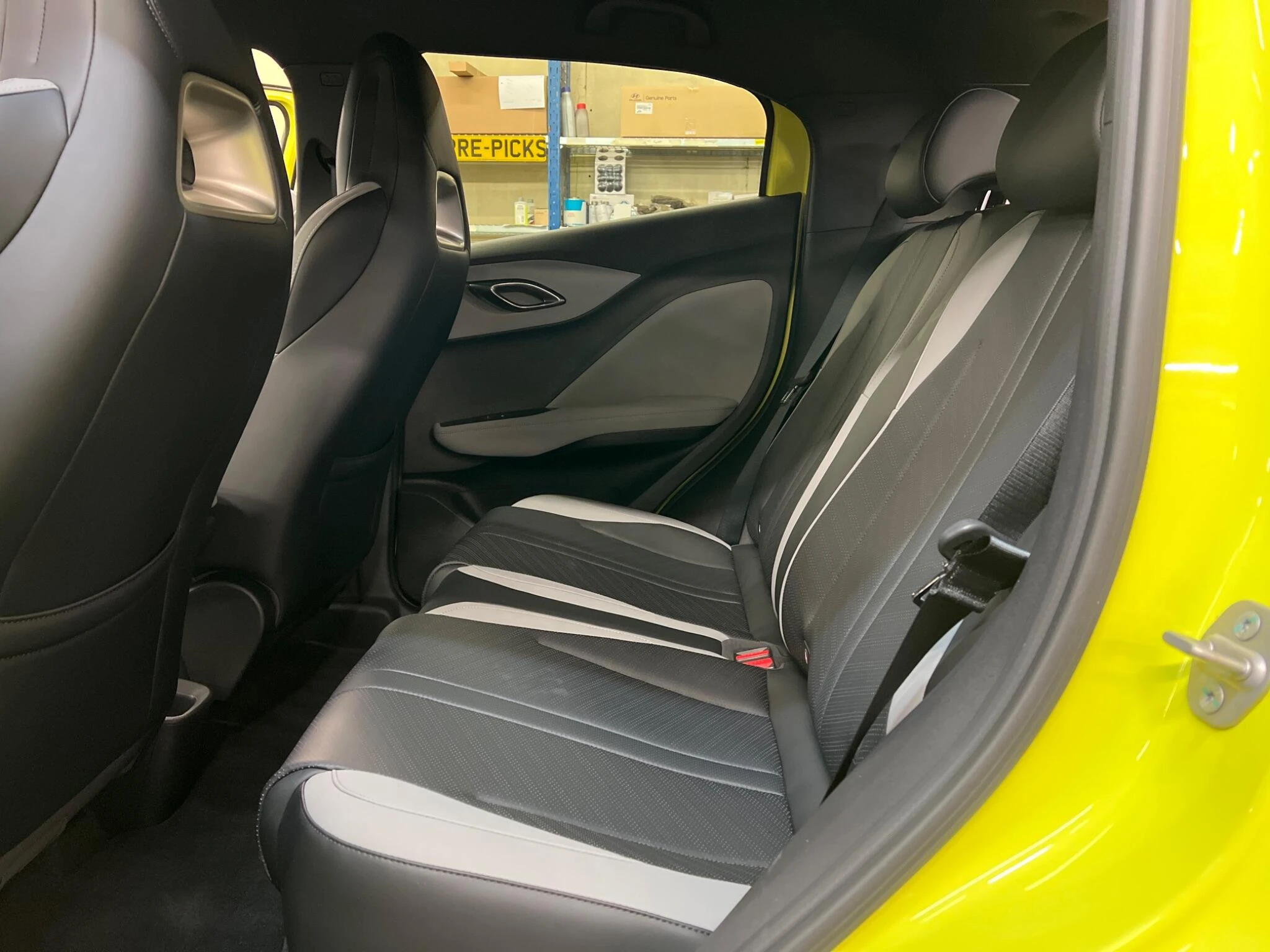 Vehicle image 21
