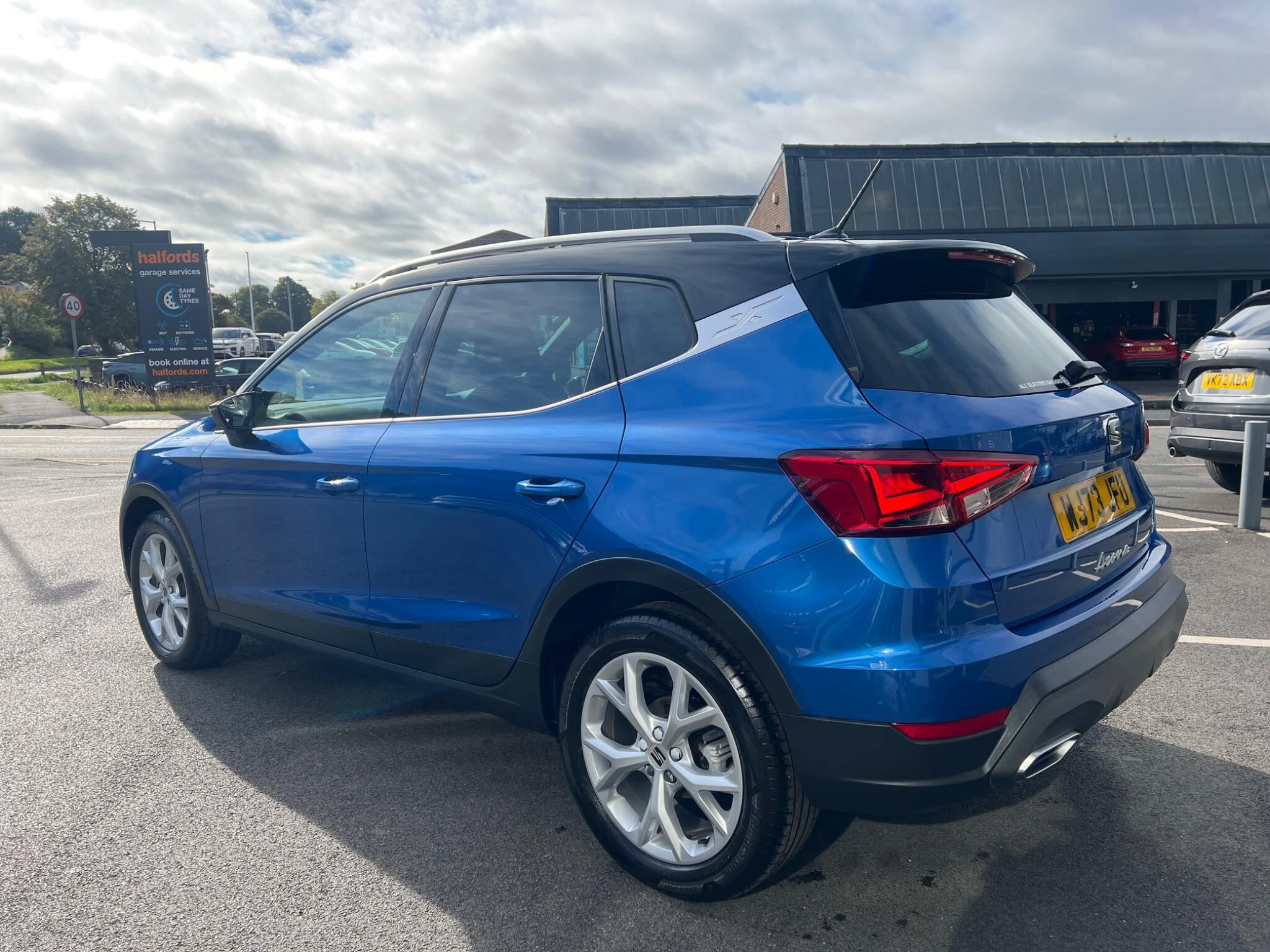 Vehicle image 4