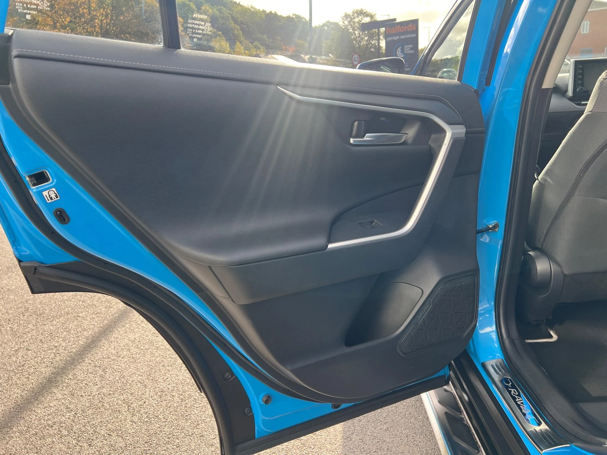 Vehicle image 28