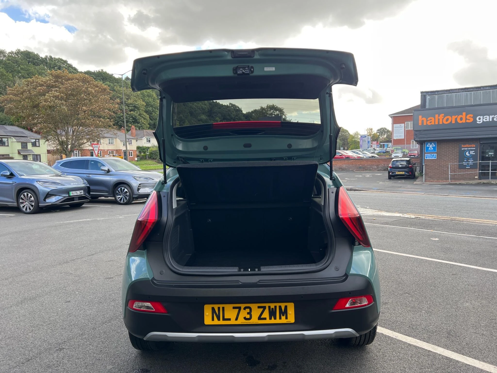 Vehicle image 11