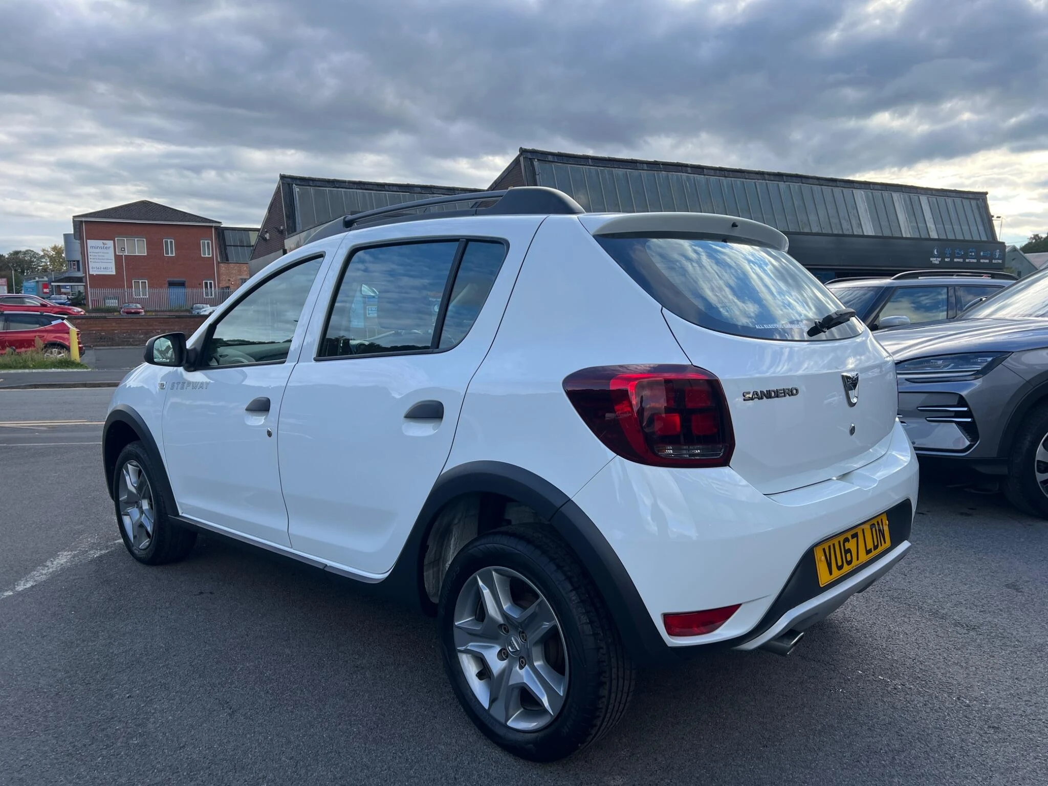 Vehicle image 10