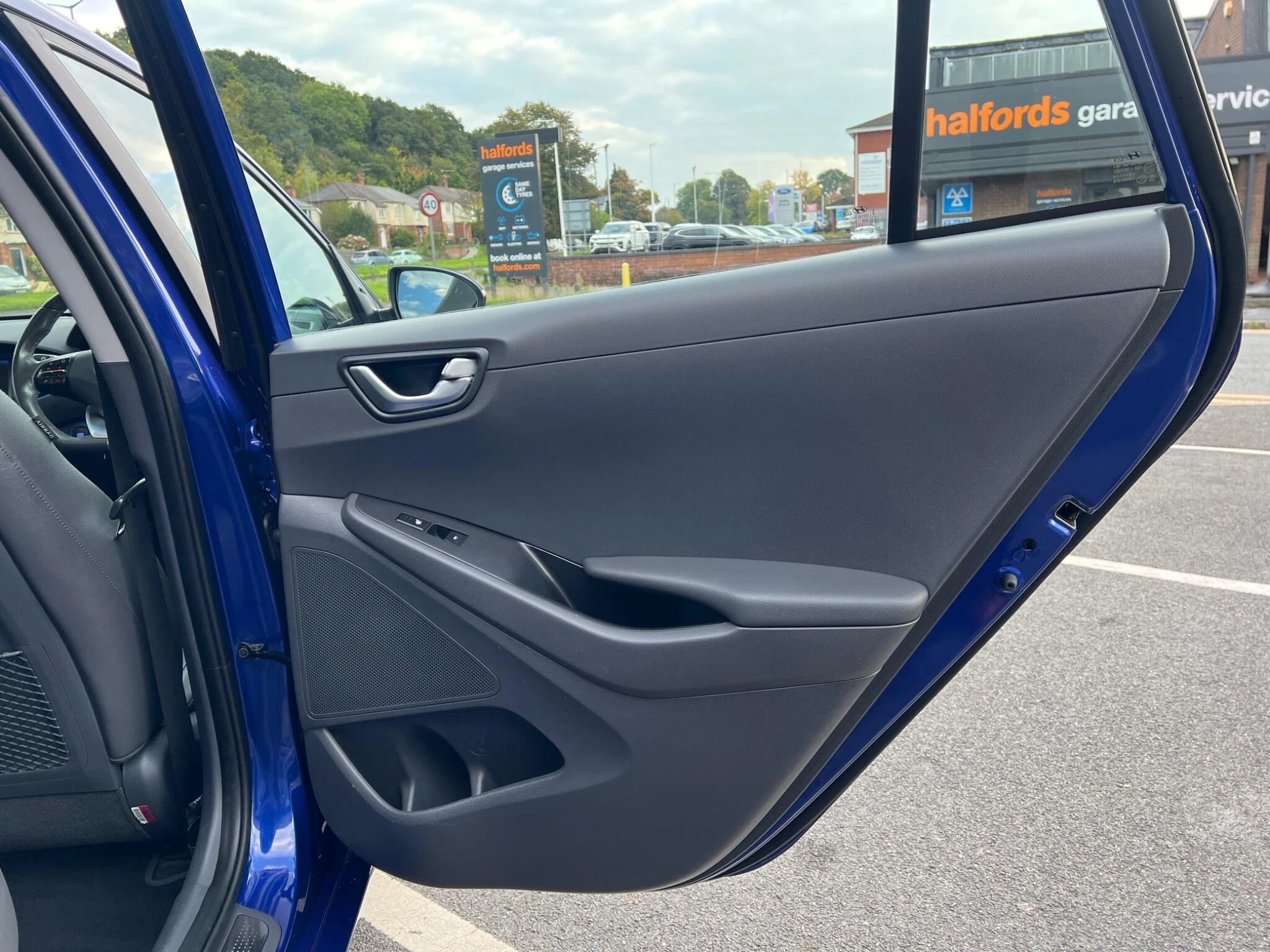 Vehicle image 26