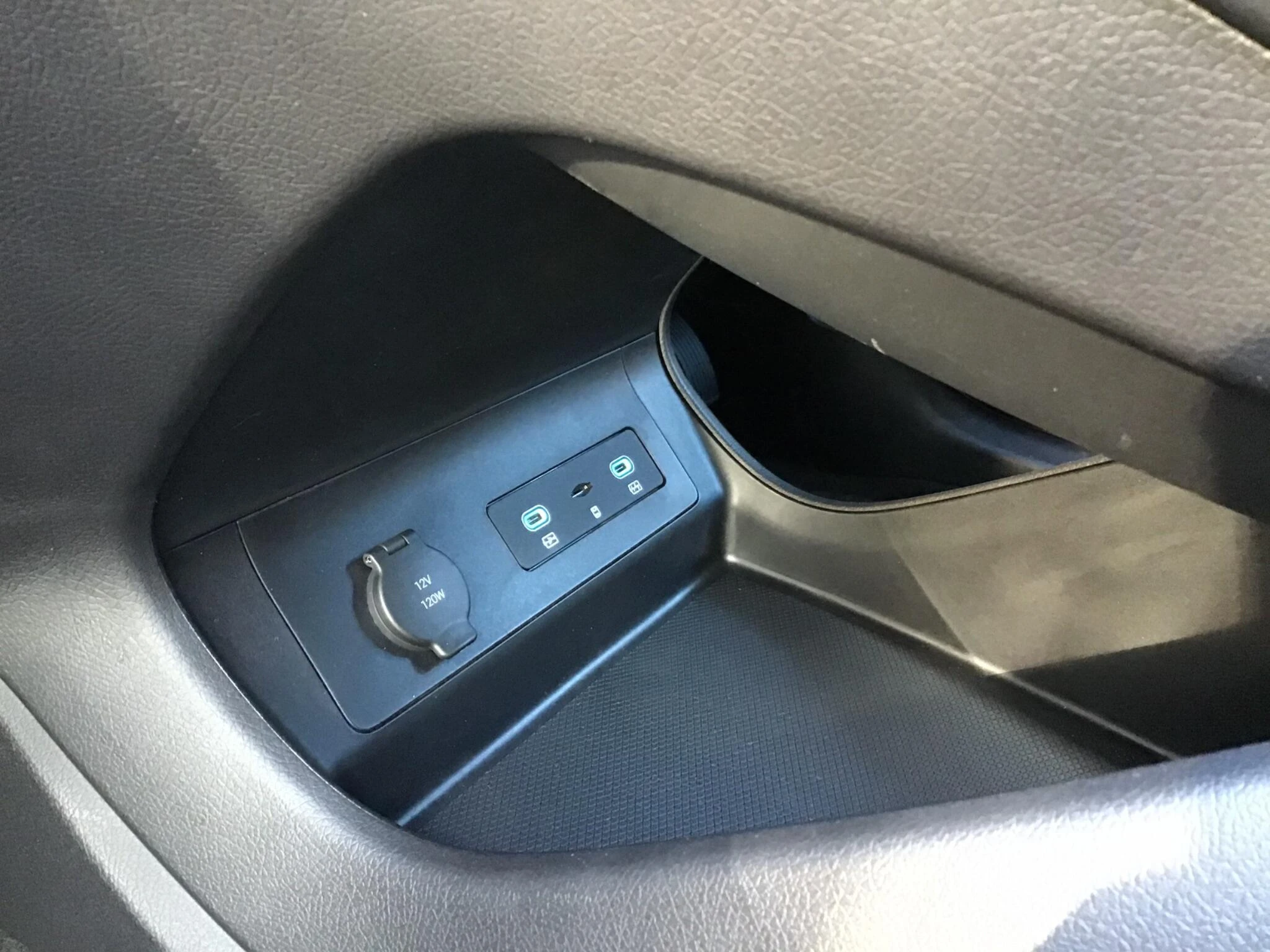 Vehicle image 32