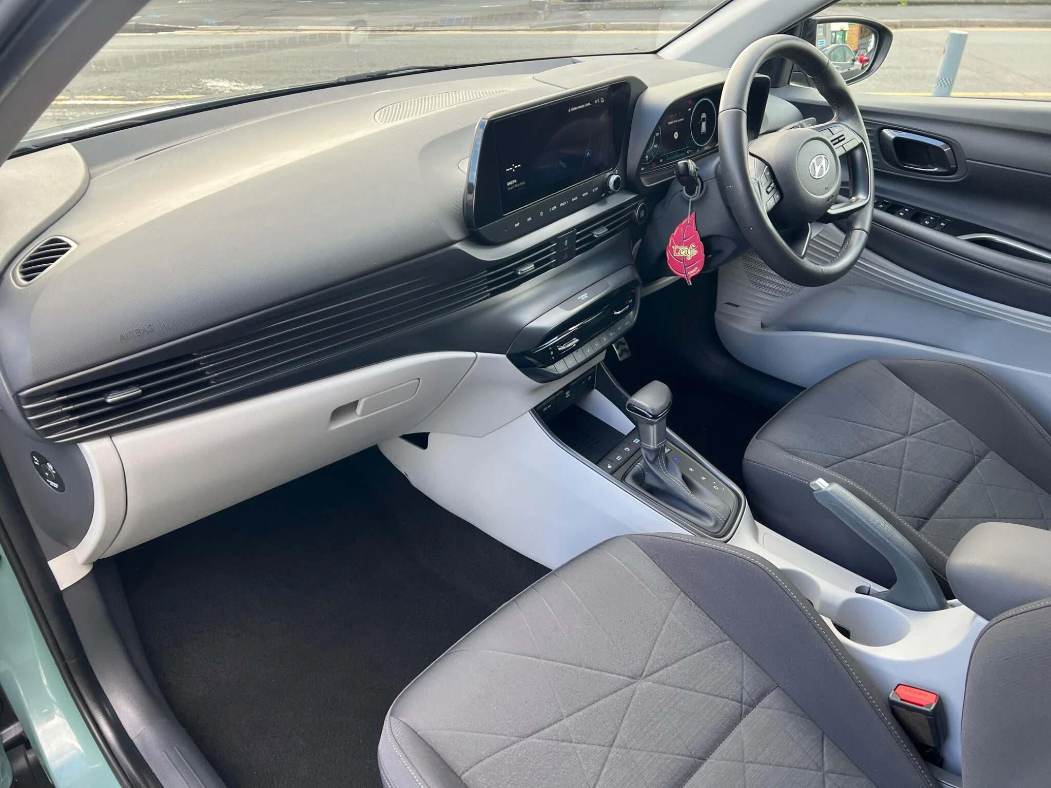 Vehicle image 15
