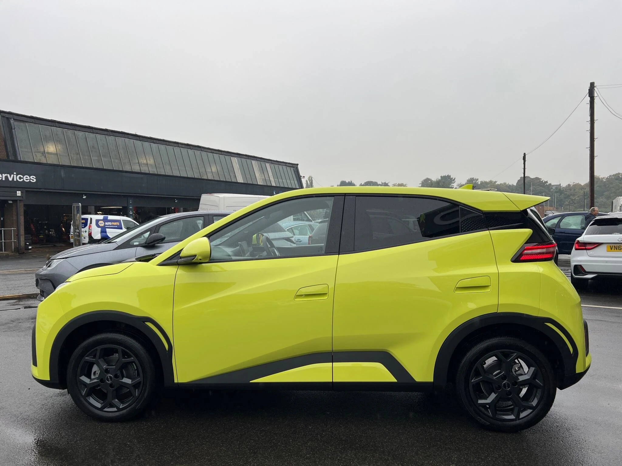 Vehicle image 9