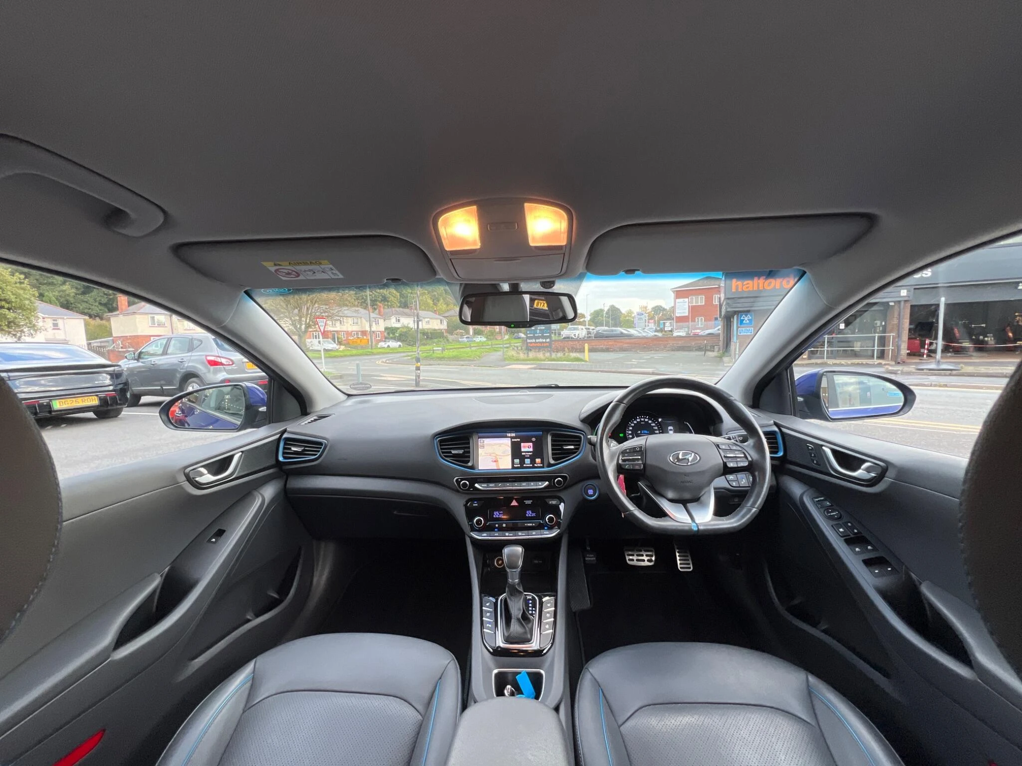 Vehicle image 15