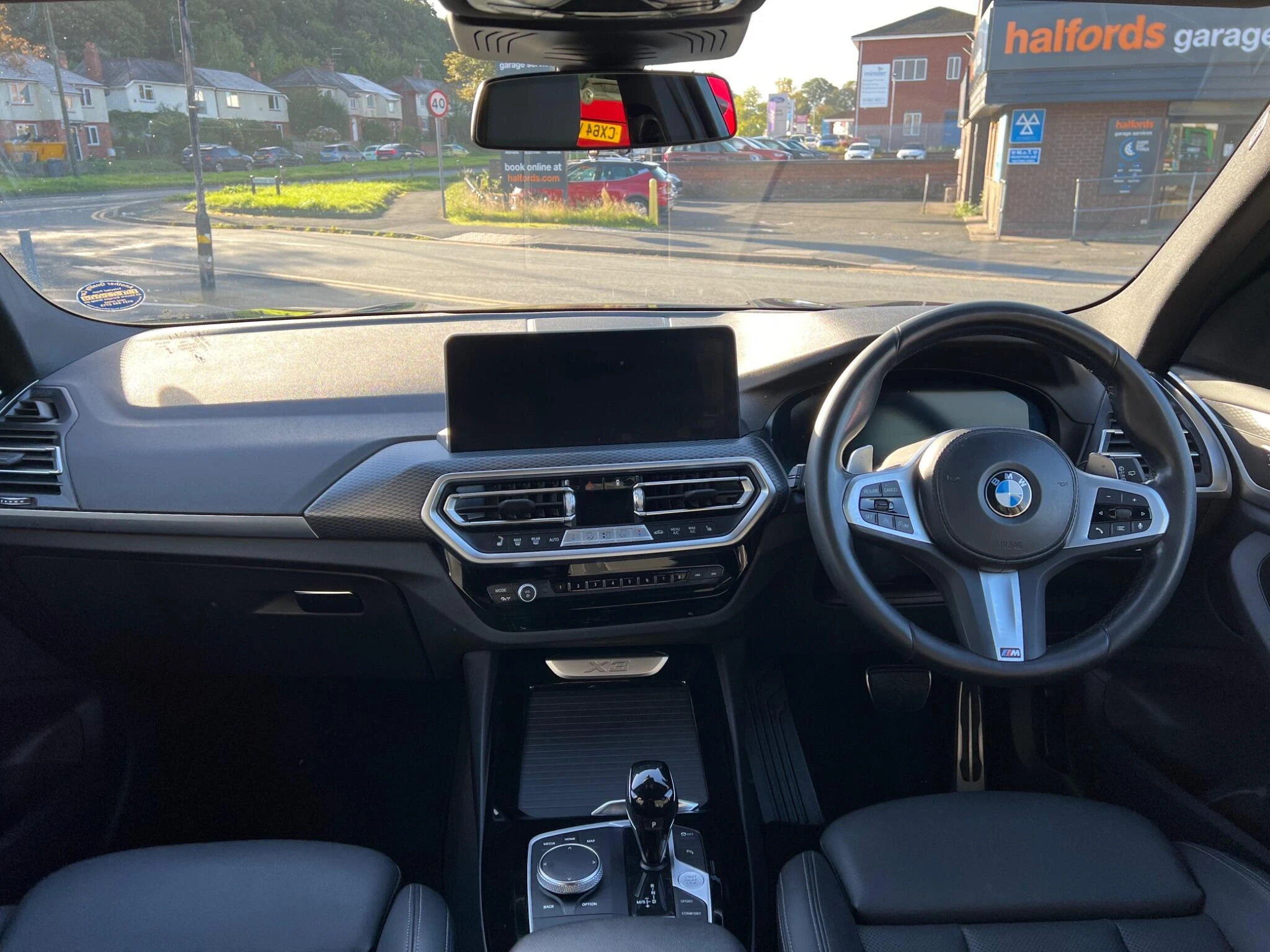 Vehicle image 14