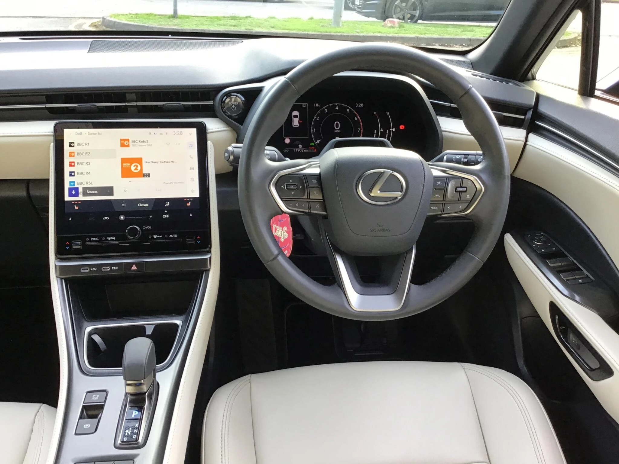 Vehicle image 32