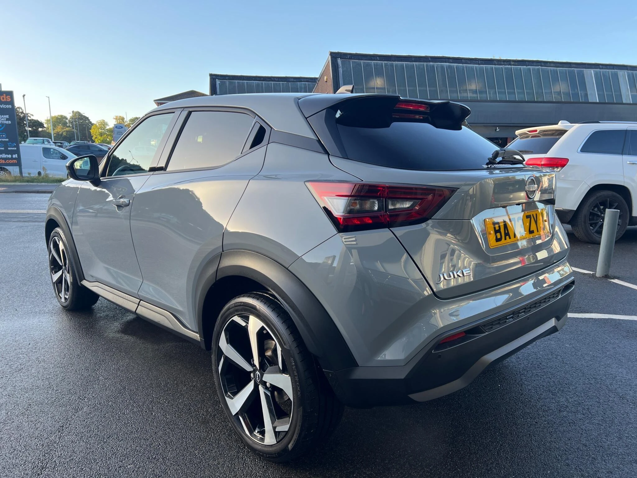 Vehicle image 4