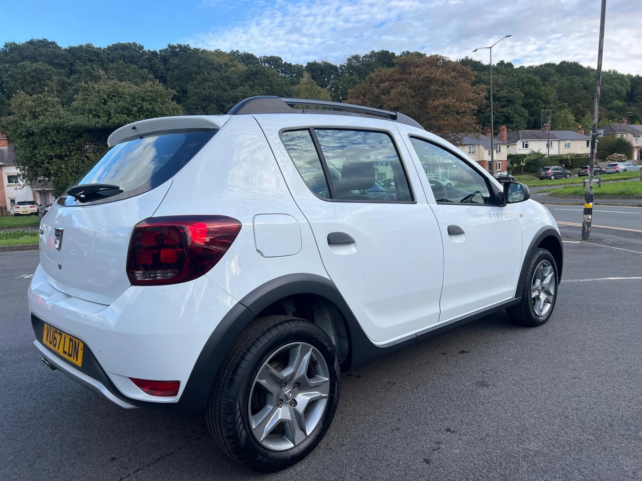 Vehicle image 18