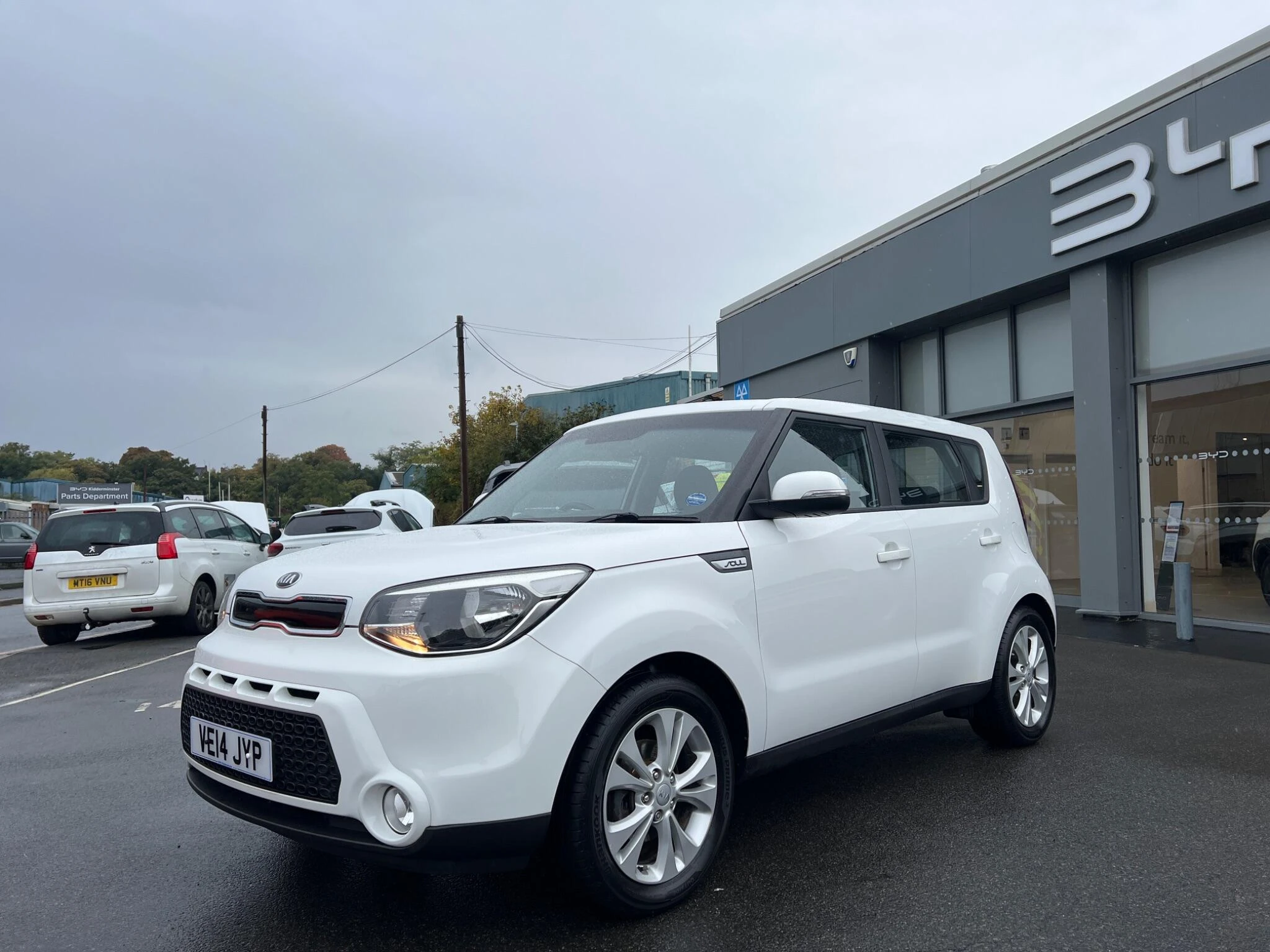Vehicle image 6