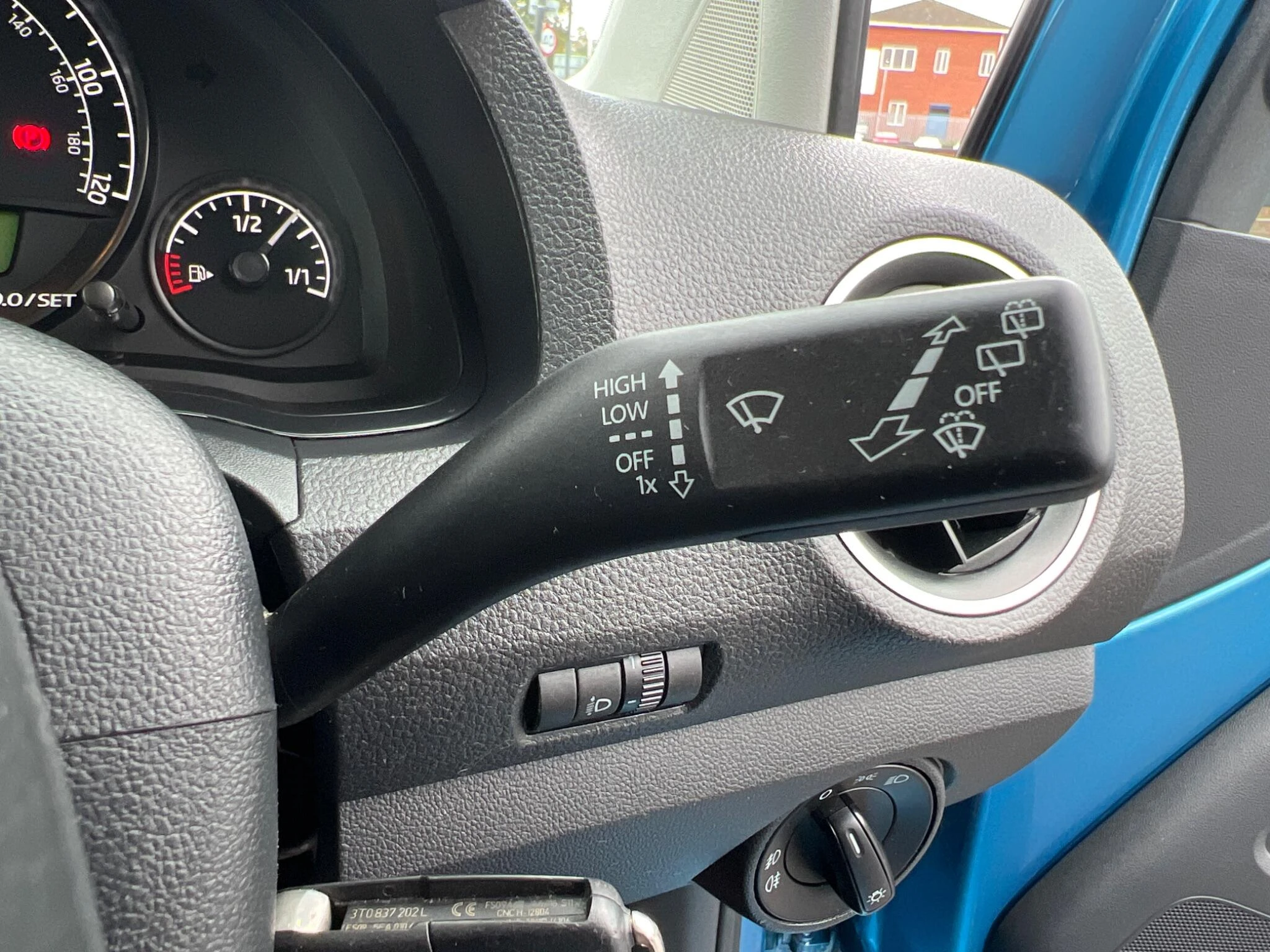 Vehicle image 32