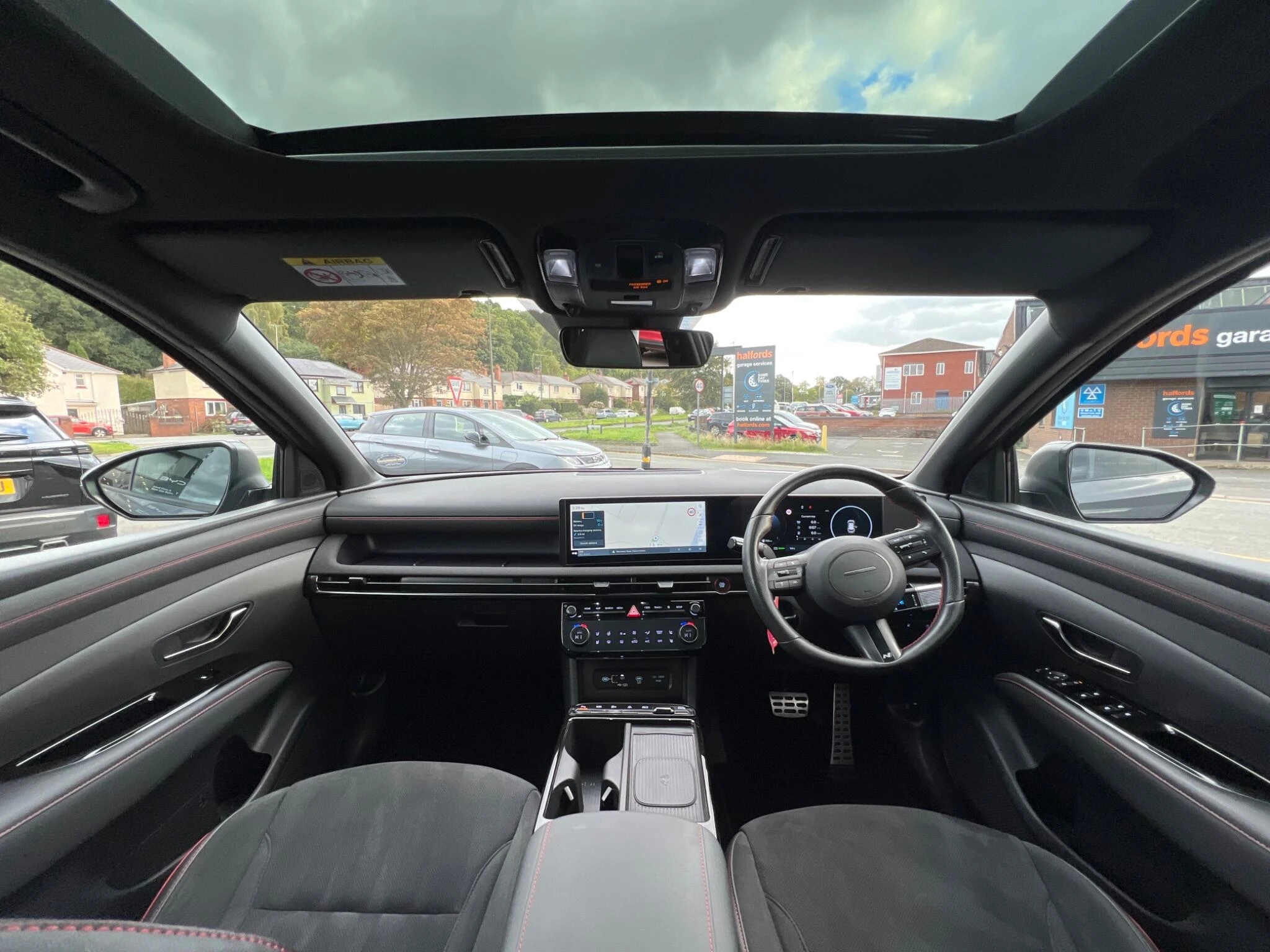 Vehicle image 16