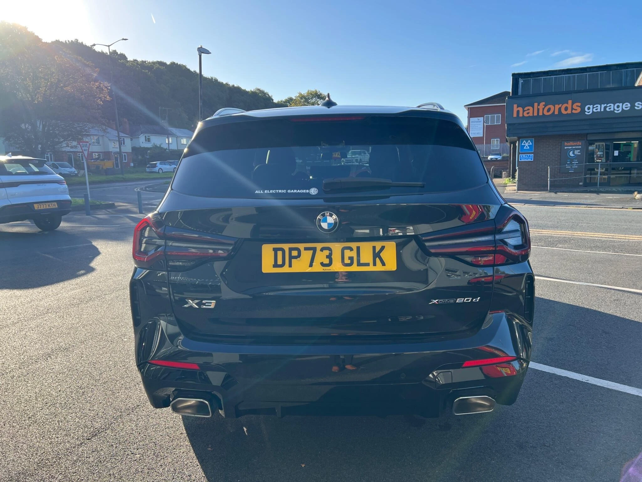 Vehicle image 10