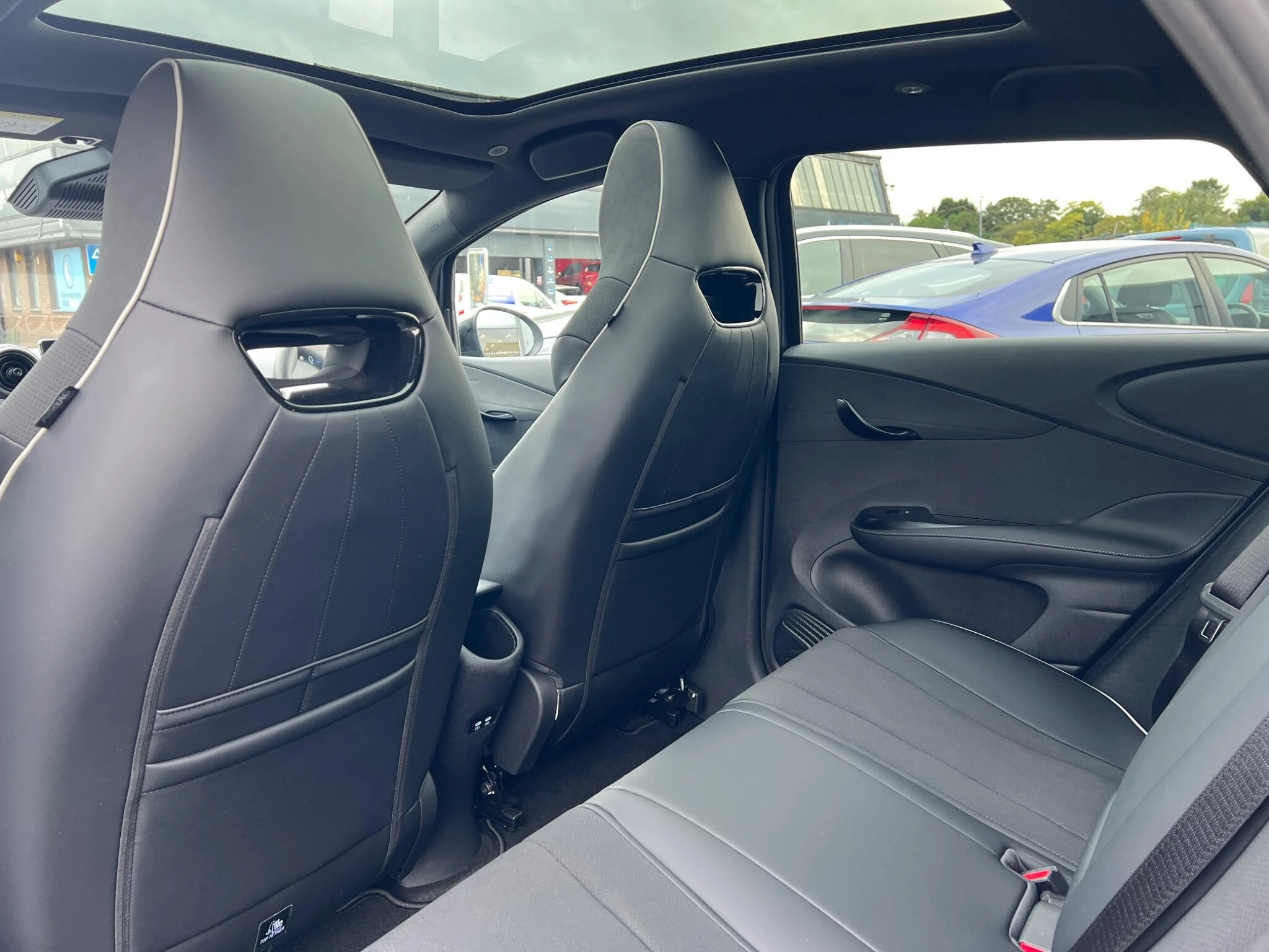 Vehicle image 21