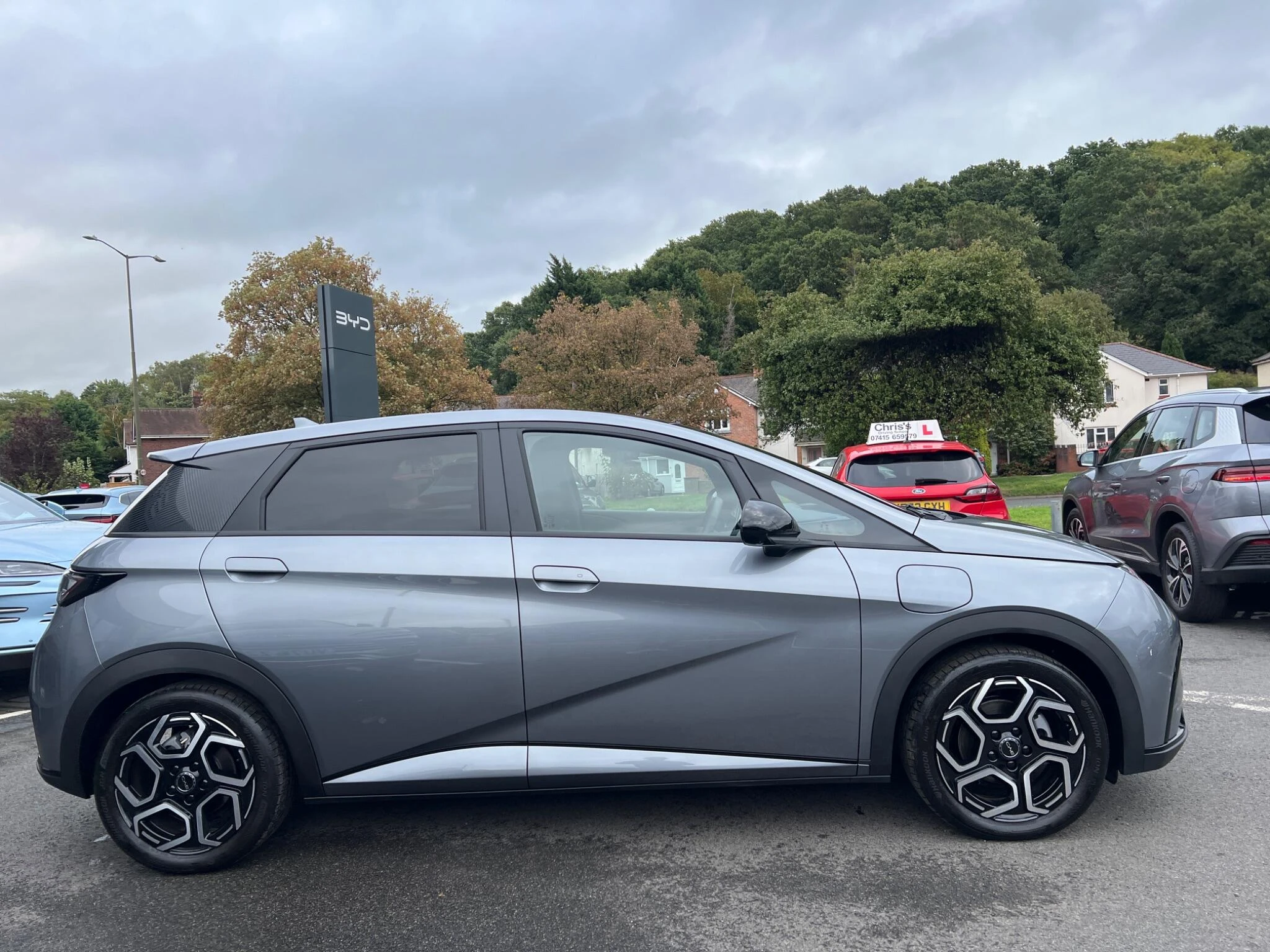 Vehicle image 10