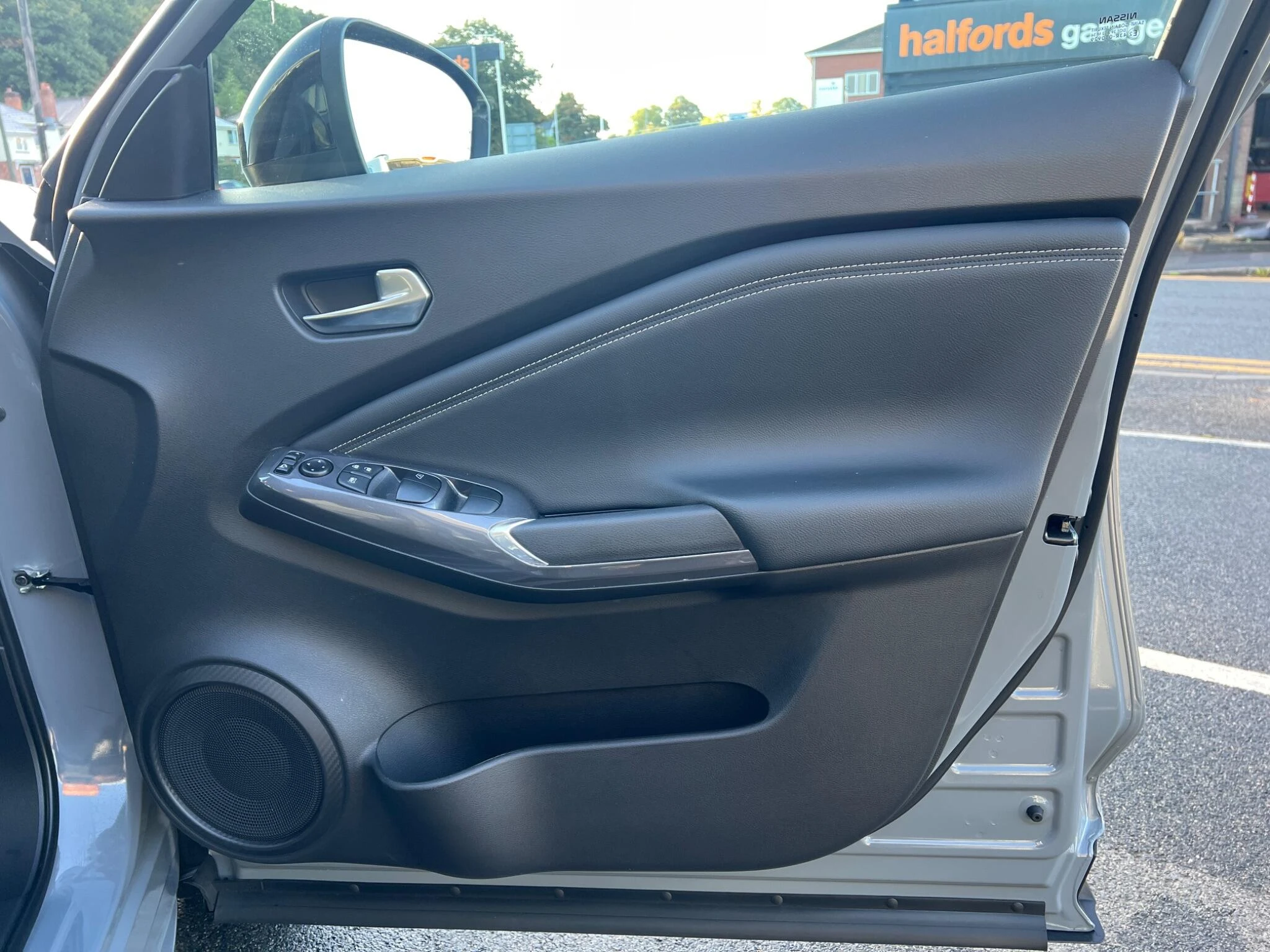 Vehicle image 33