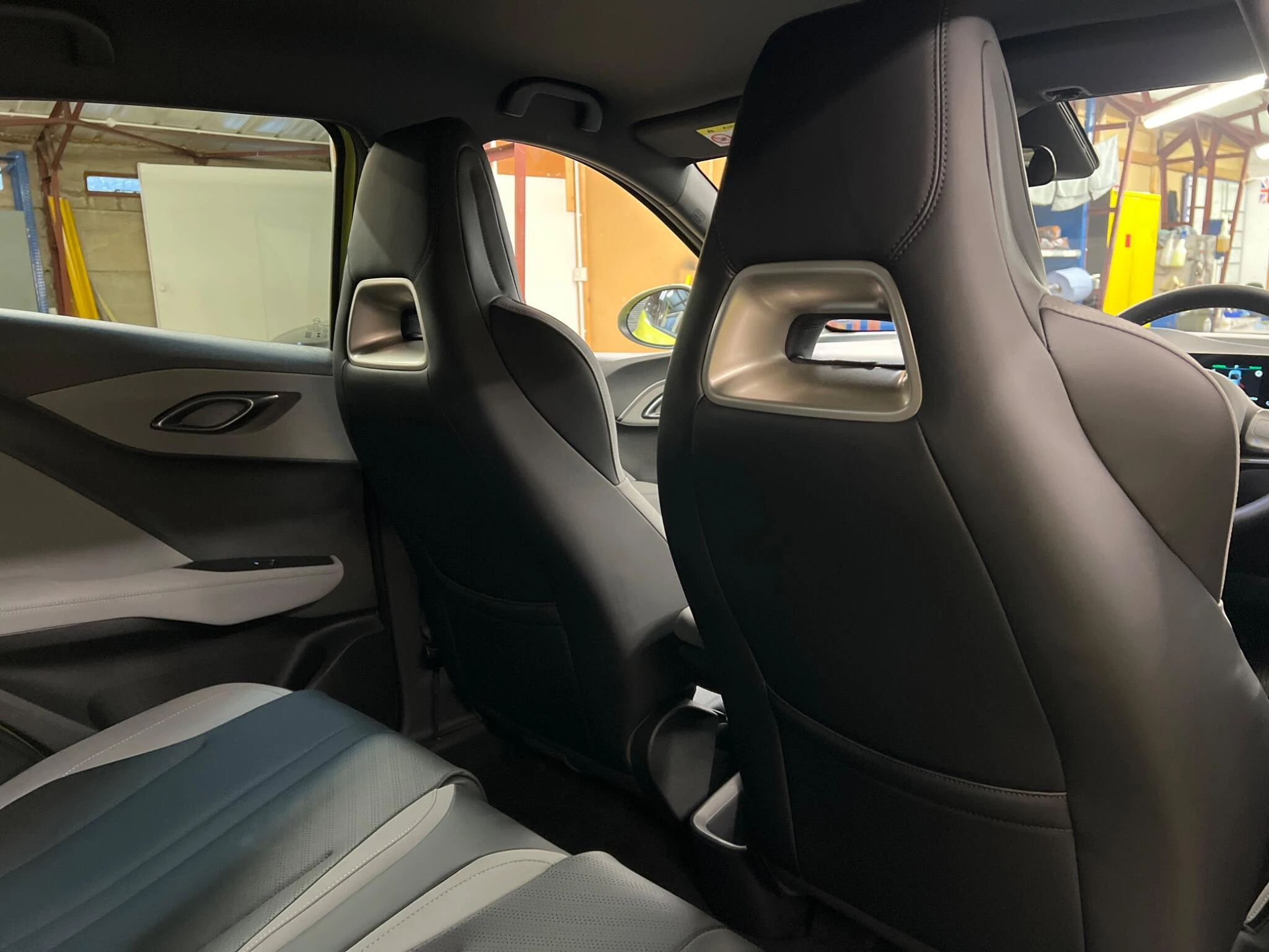 Vehicle image 22