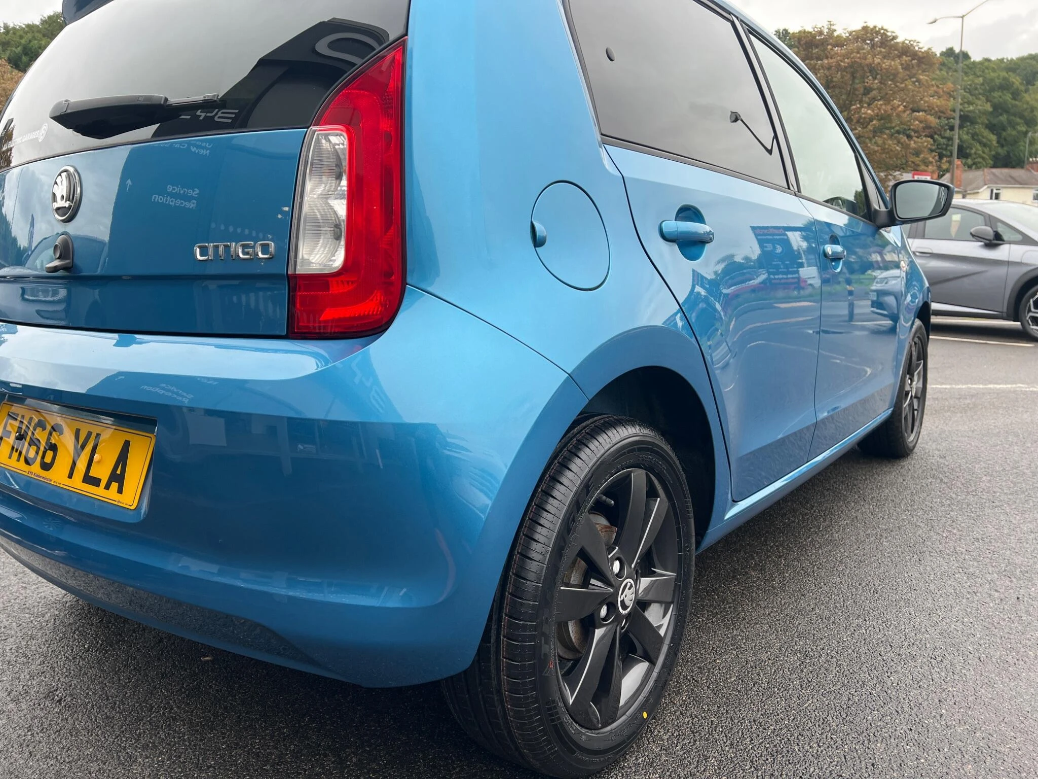 Vehicle image 16