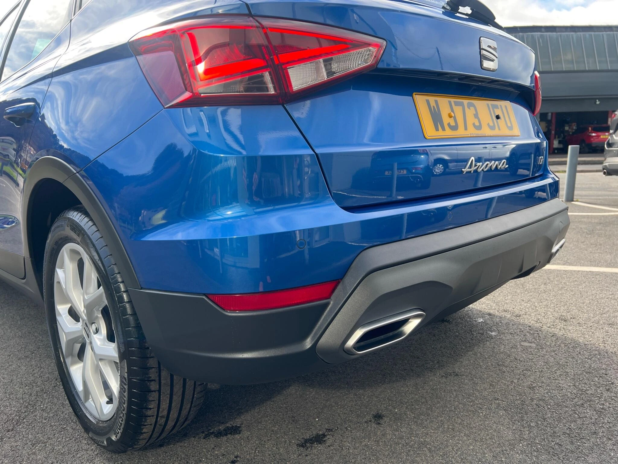 Vehicle image 10