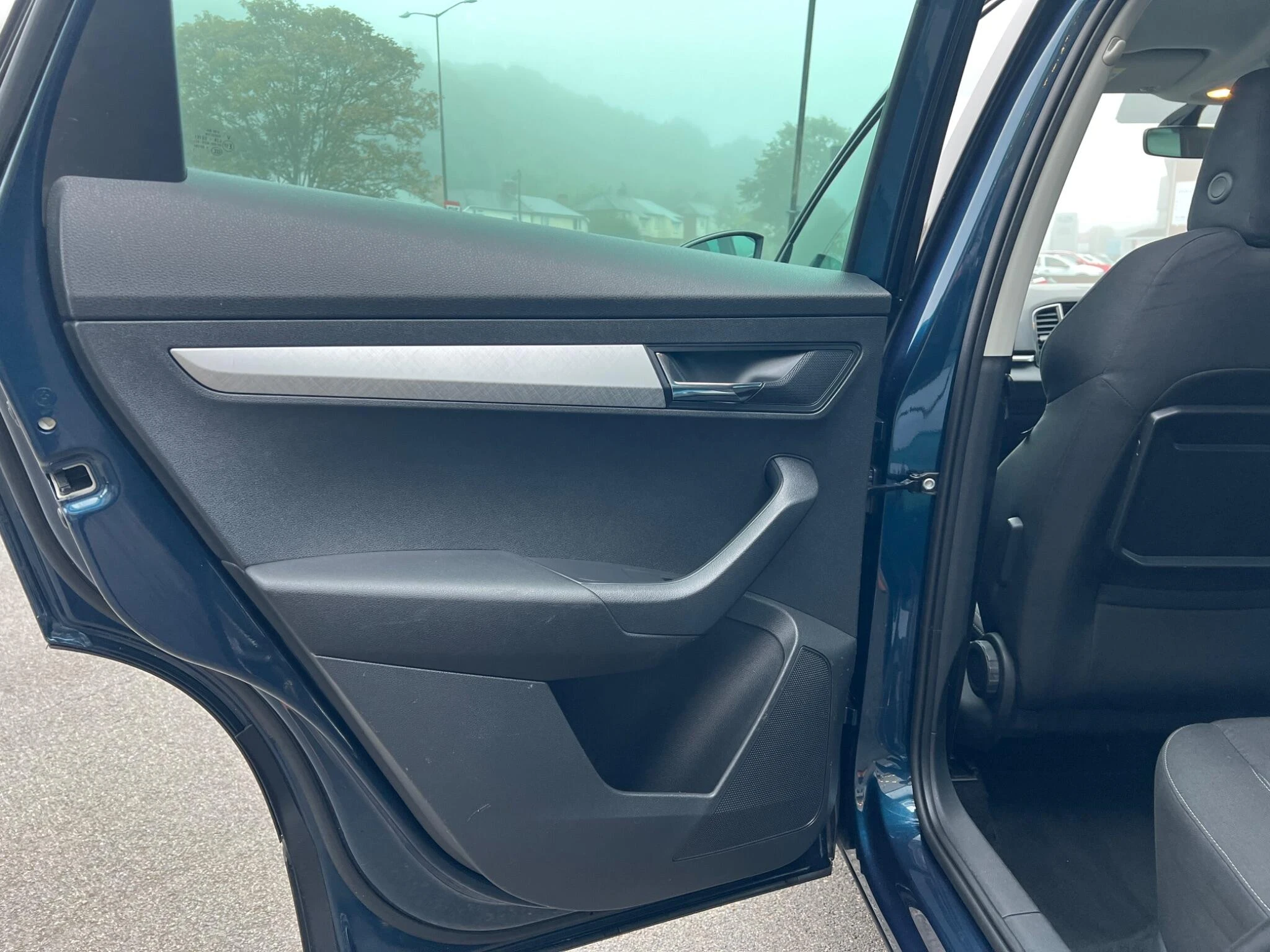 Vehicle image 32