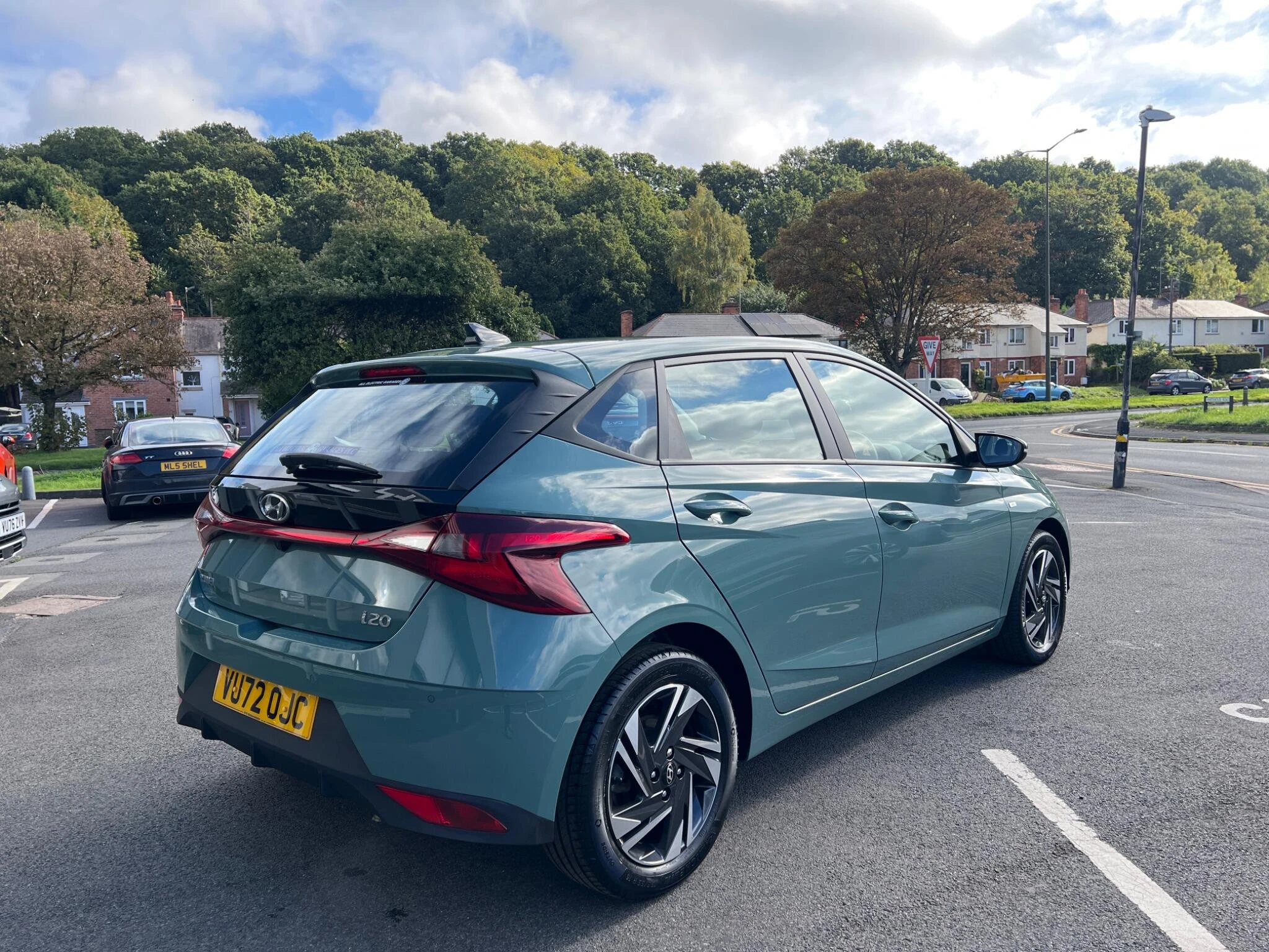Vehicle image 13