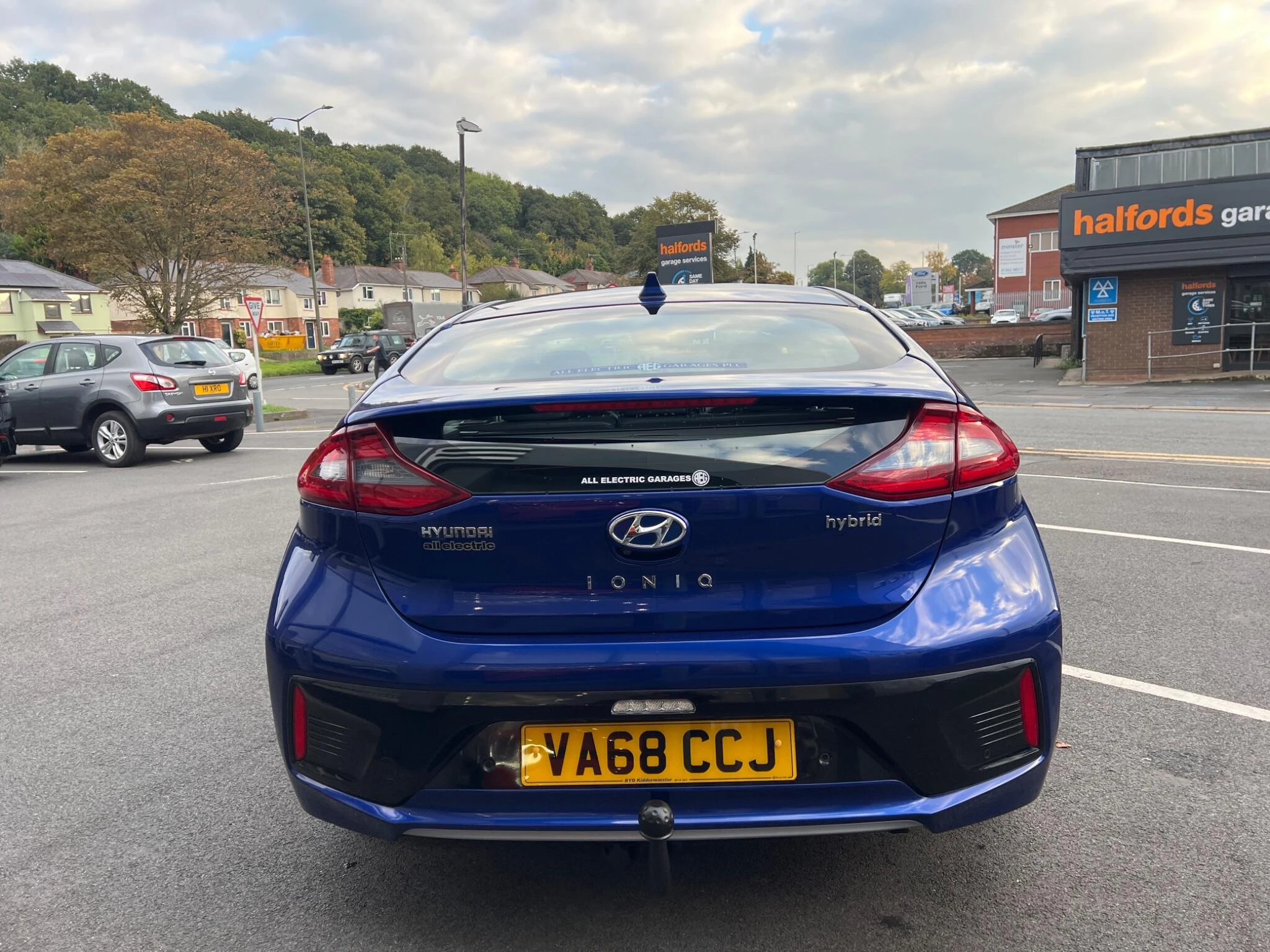 Vehicle image 10
