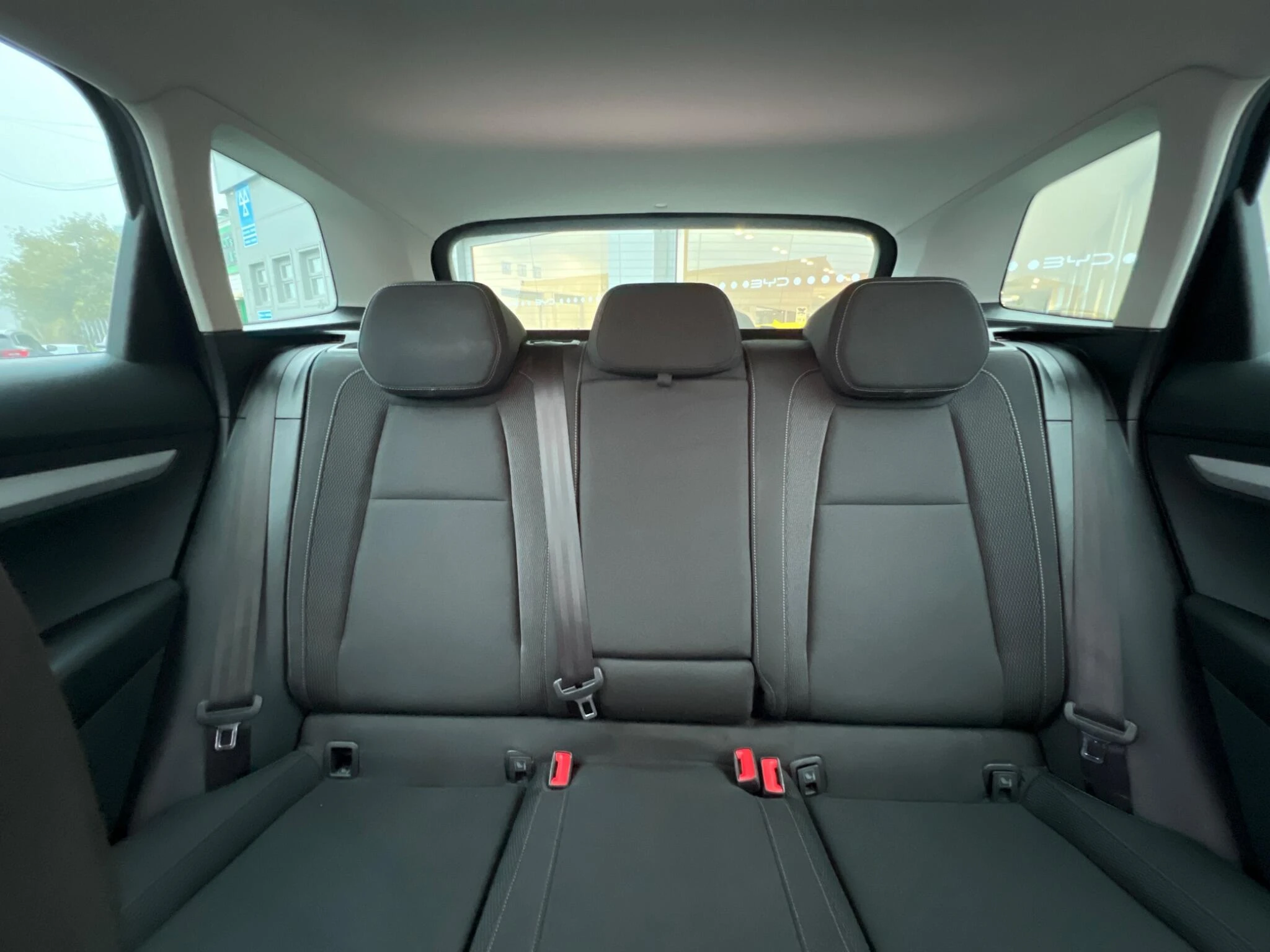 Vehicle image 27