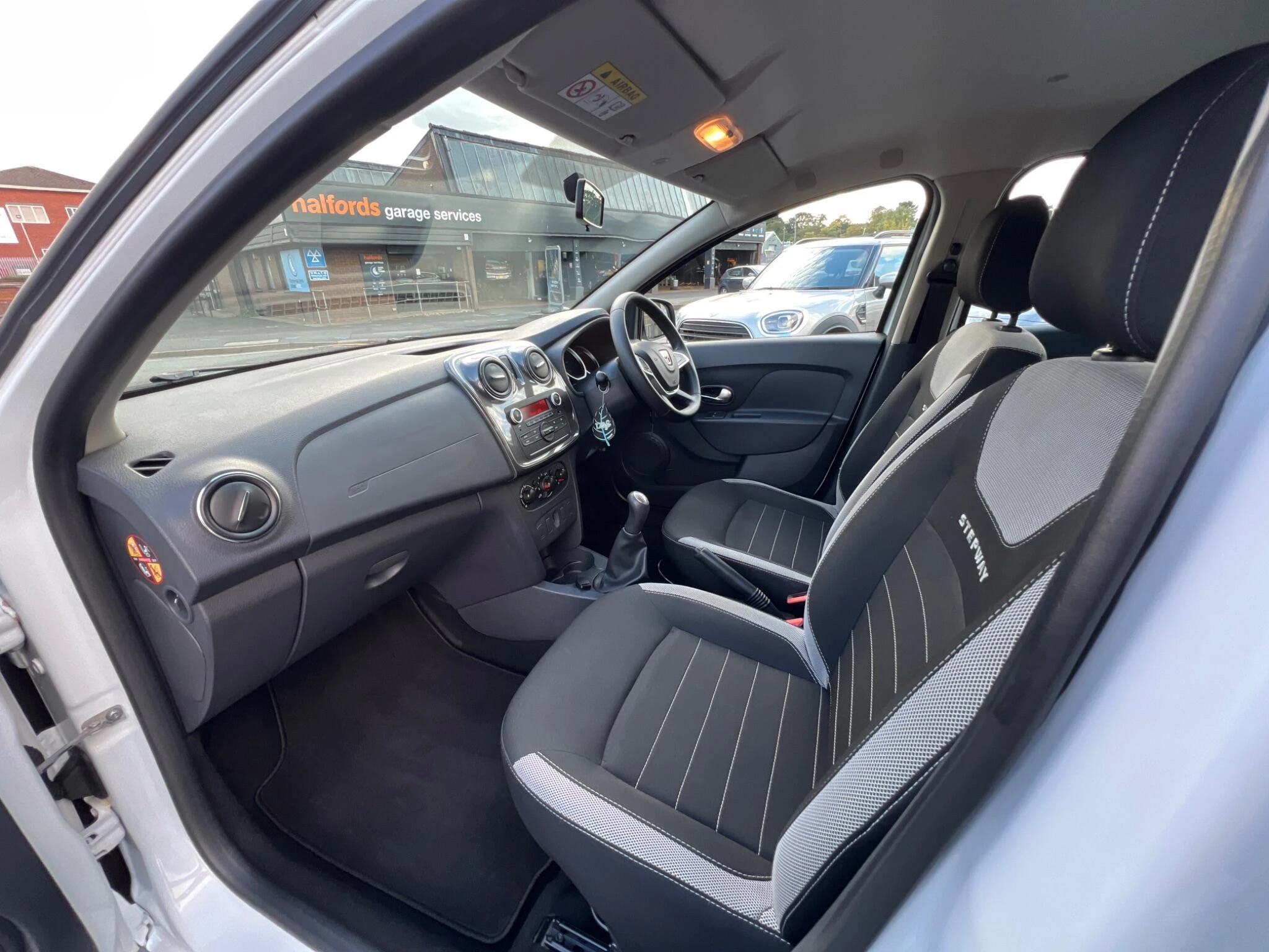 Vehicle image 48