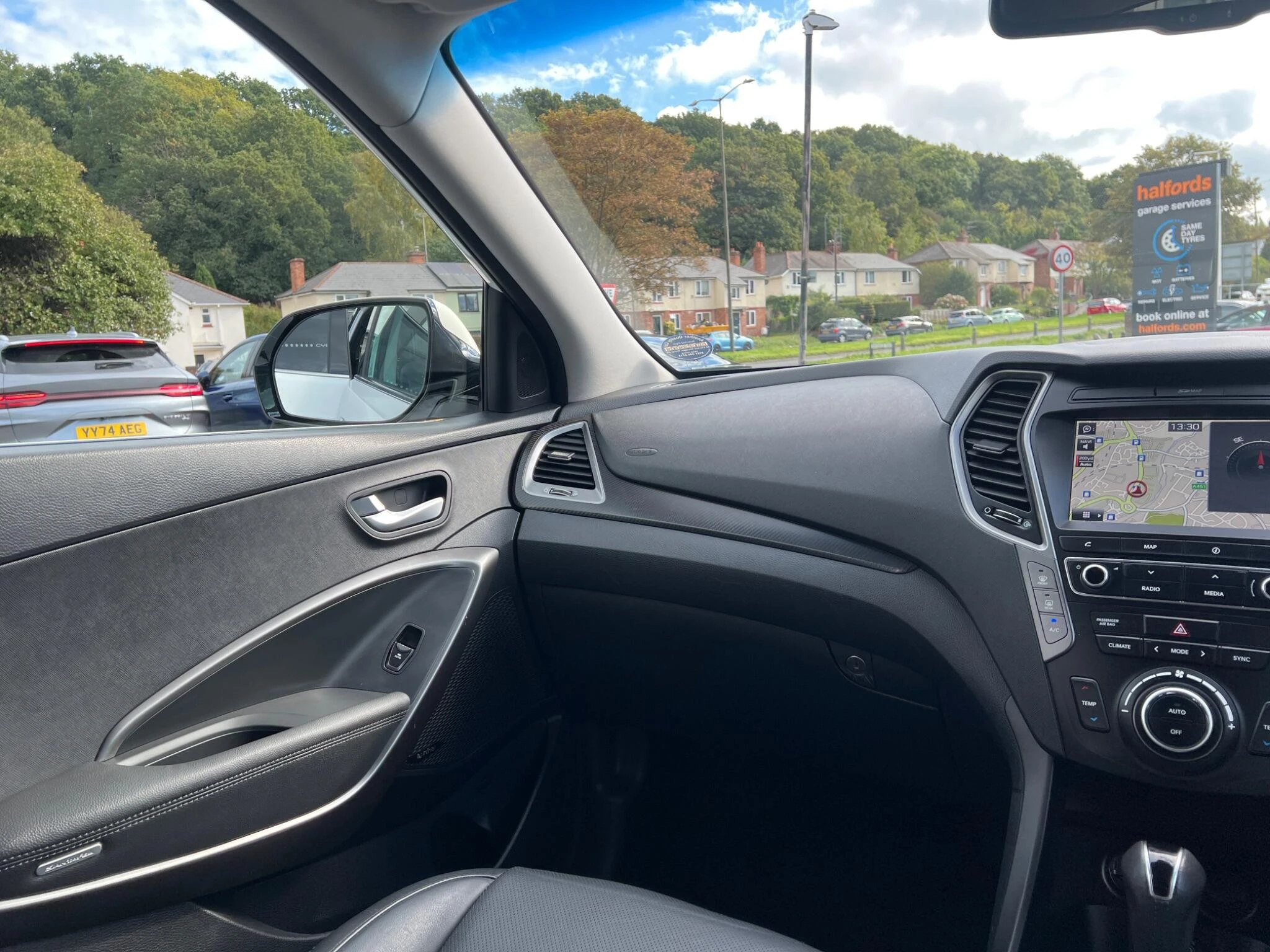 Vehicle image 16