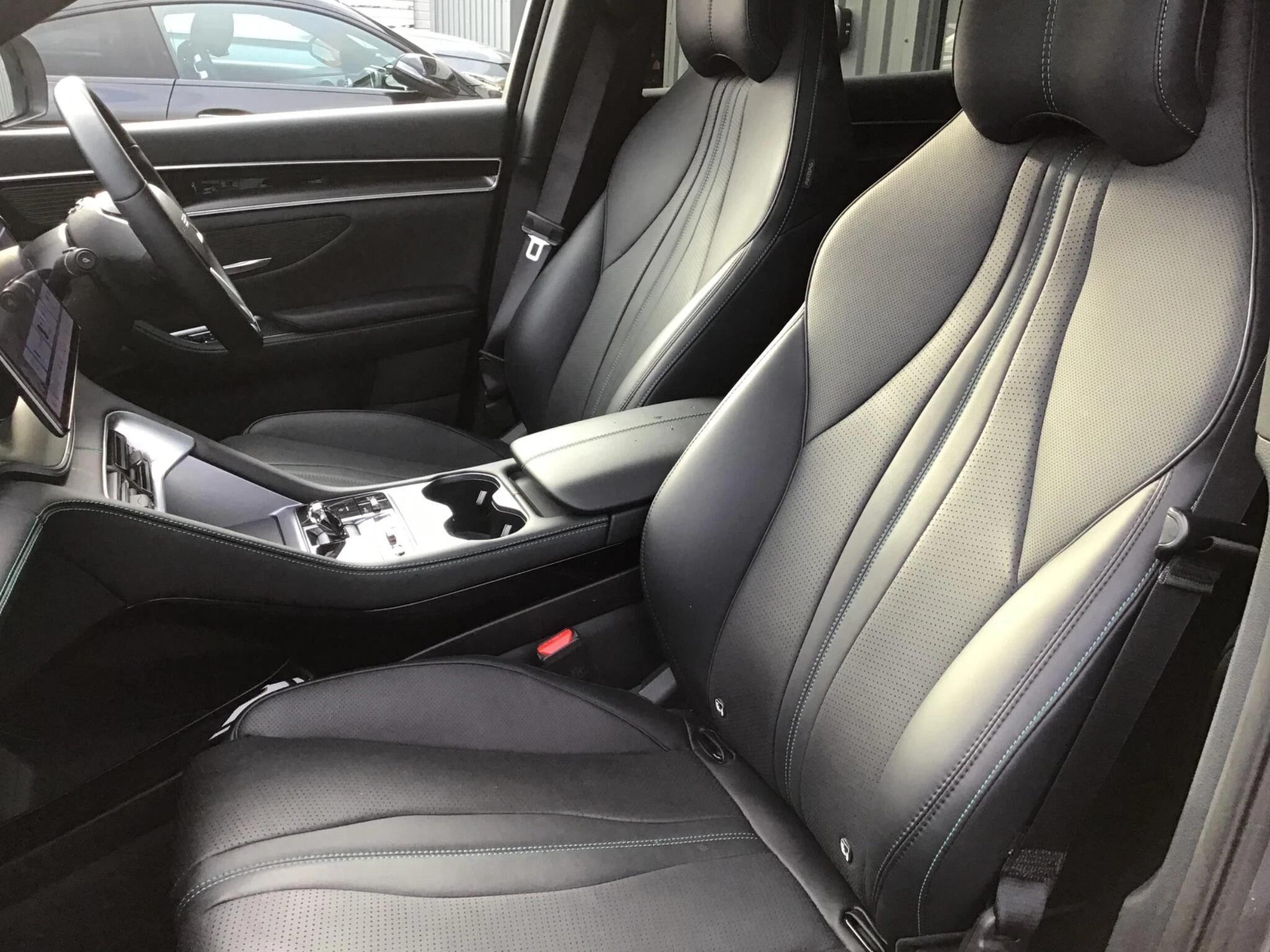 Vehicle image 18