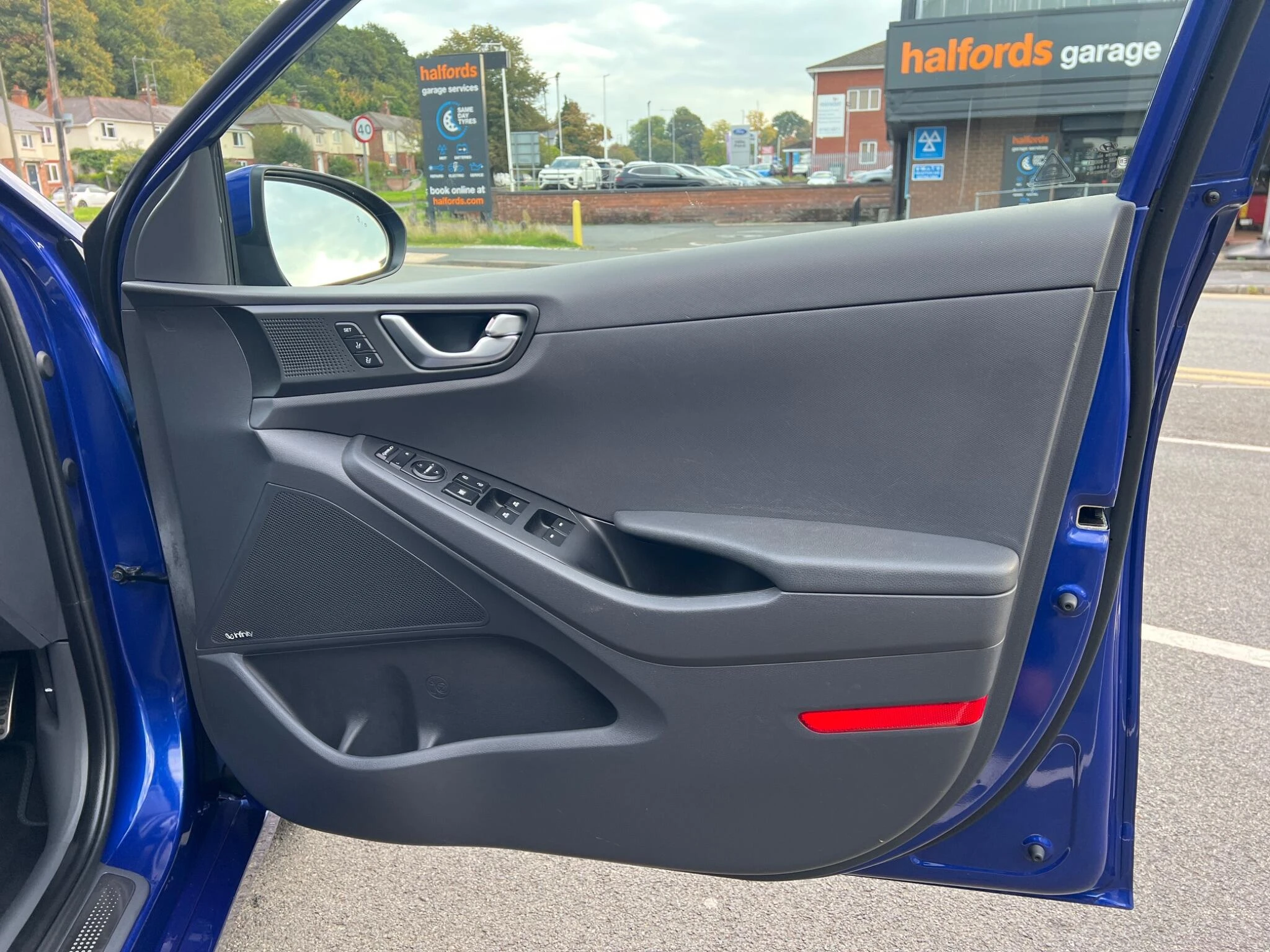 Vehicle image 28